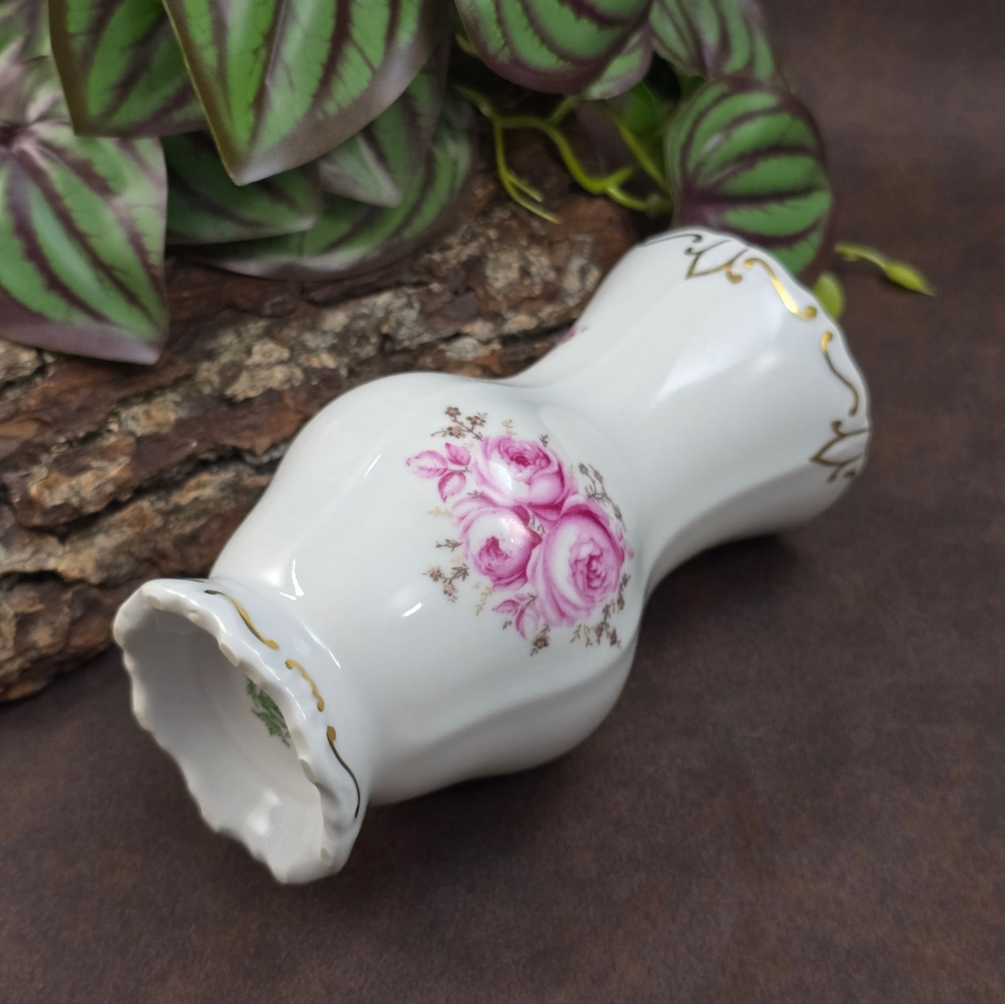 Porzellanvase von Weimar (DDR, ca. 1970), Serie Katharina mit Rosenmotiv & Goldrand. Elegant & makellos – perfekt für Vintage Deko & Sammler:innen.