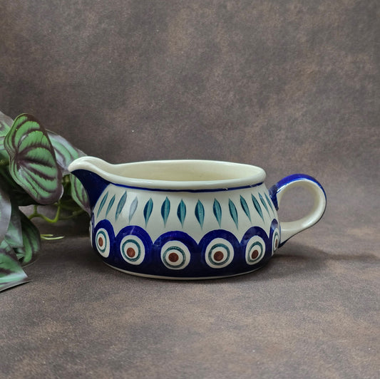 Vintage Bunzlauer Sauciere von WIZA-POLAND, 1980er–90er. Handbemalt im Pfauenaugen-Dekor mit Blättern, perfekt für Küche, Deko oder Sammlung.