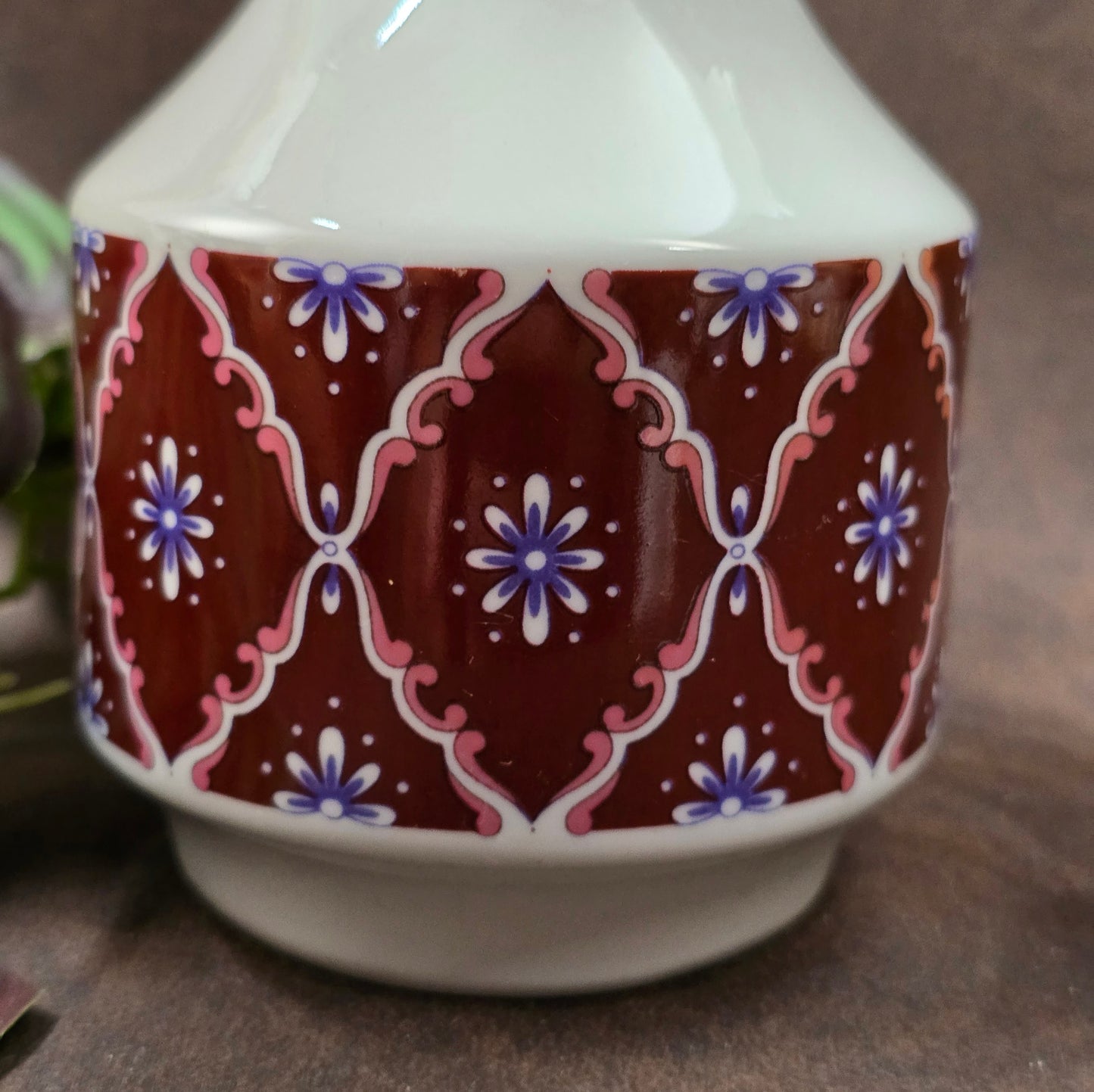 Original DDR-Vase von Wagner & Apel, Thüringen. 1970er-Design mit geometrischen Blumen in Weinrot – stilvoller Vintage-Akzent für Ihr Zuhause.