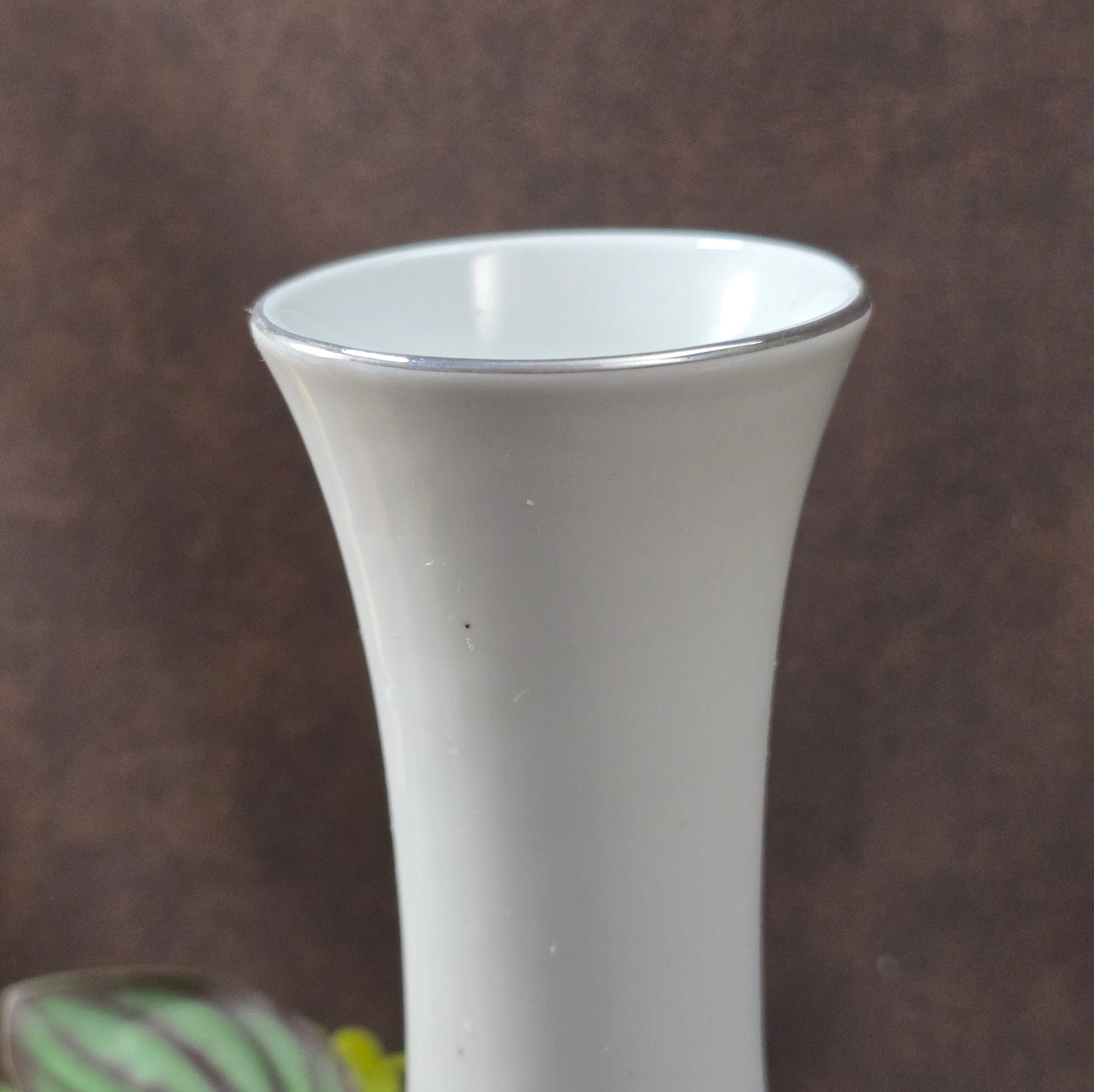Original DDR-Vase von Wagner & Apel, Thüringen. 1970er-Design mit geometrischen Blumen in Weinrot – stilvoller Vintage-Akzent für Ihr Zuhause.