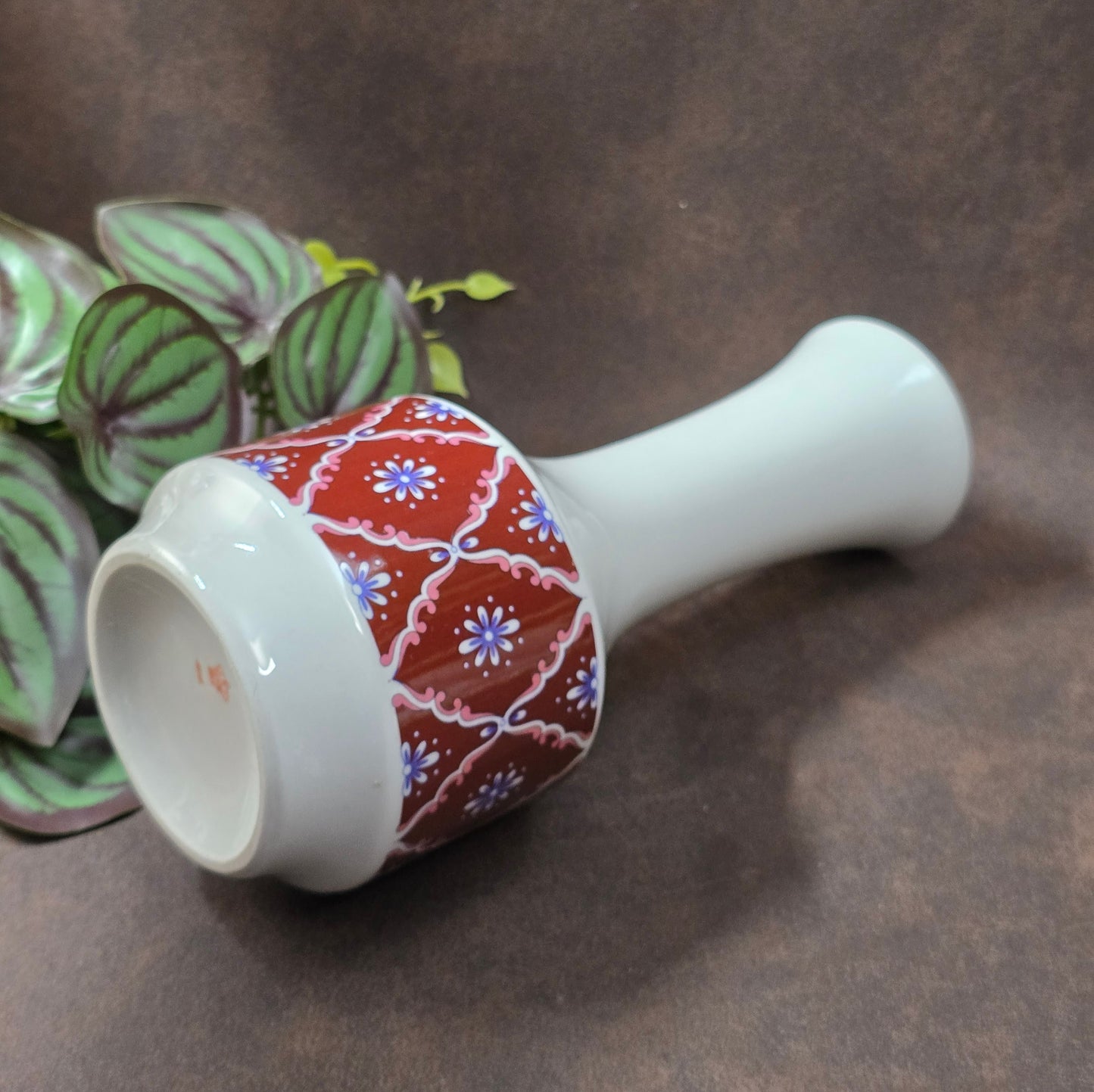 Original DDR-Vase von Wagner & Apel, Thüringen. 1970er-Design mit geometrischen Blumen in Weinrot – stilvoller Vintage-Akzent für Ihr Zuhause.