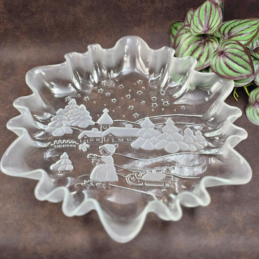 Große Weihnachtsschale von Walther Glas im Winterdorf-Design. Pressglas mit Frostrelief aus den 1990ern. Perfekt für festliche Vintage-Dekoration.