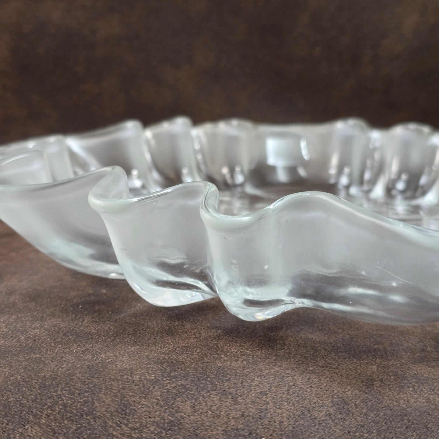Große Weihnachtsschale von Walther Glas im Winterdorf-Design. Pressglas mit Frostrelief aus den 1990ern. Perfekt für festliche Vintage-Dekoration.