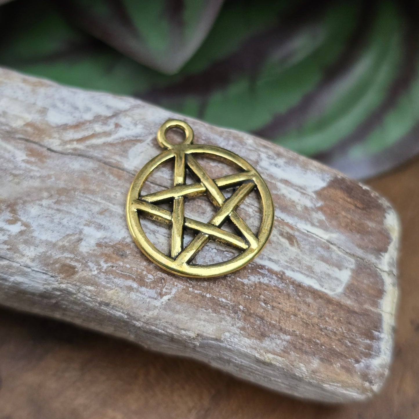 3 Pentagramm-Anhänger (20mm) antik gold für Wicca, Pagan & DIY Schmuck. Spirituelle Bedeutung & Vintage-Optik für deine kreativen Projekte!