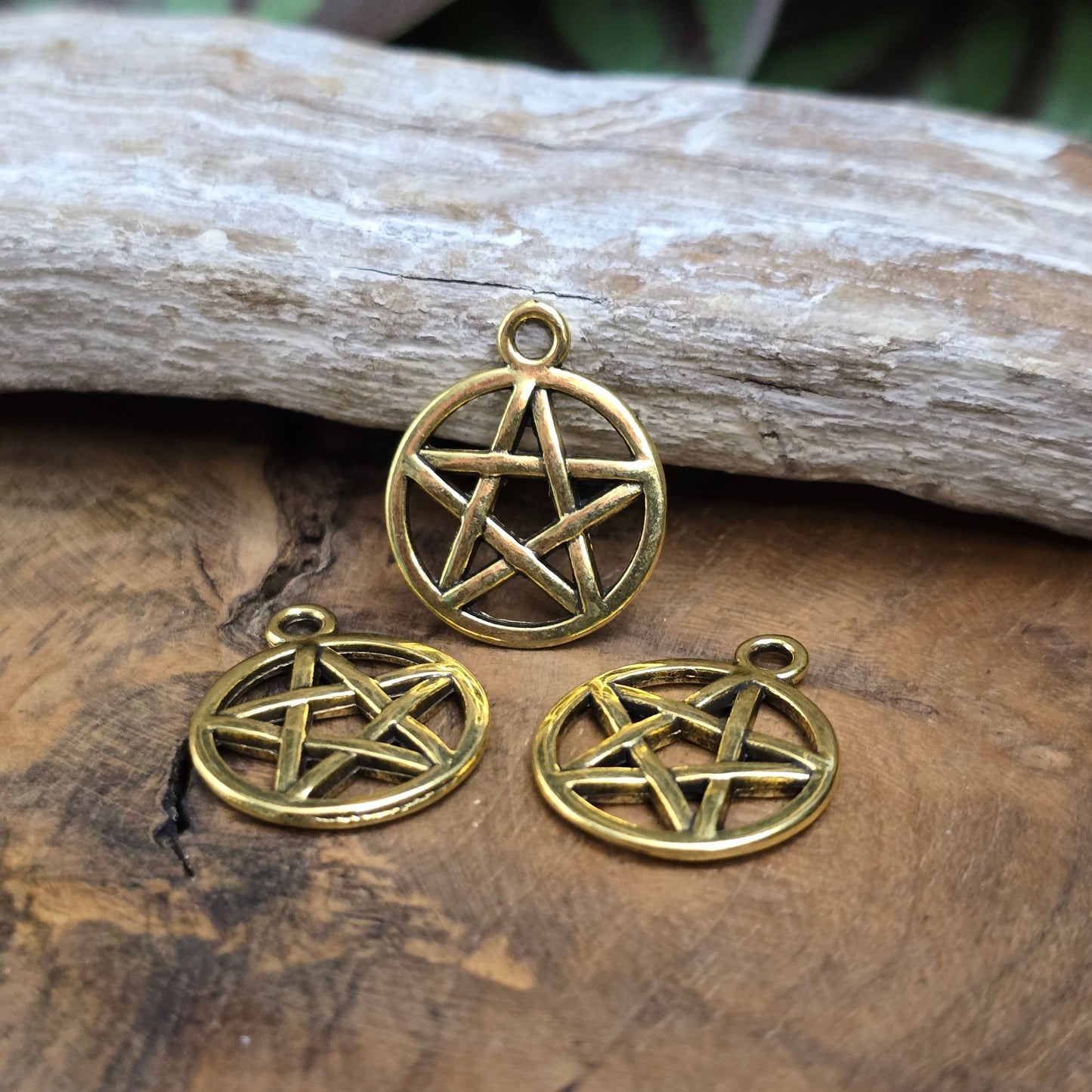 3 Pentagramm-Anhänger (20mm) antik gold für Wicca, Pagan & DIY Schmuck. Spirituelle Bedeutung & Vintage-Optik für deine kreativen Projekte!