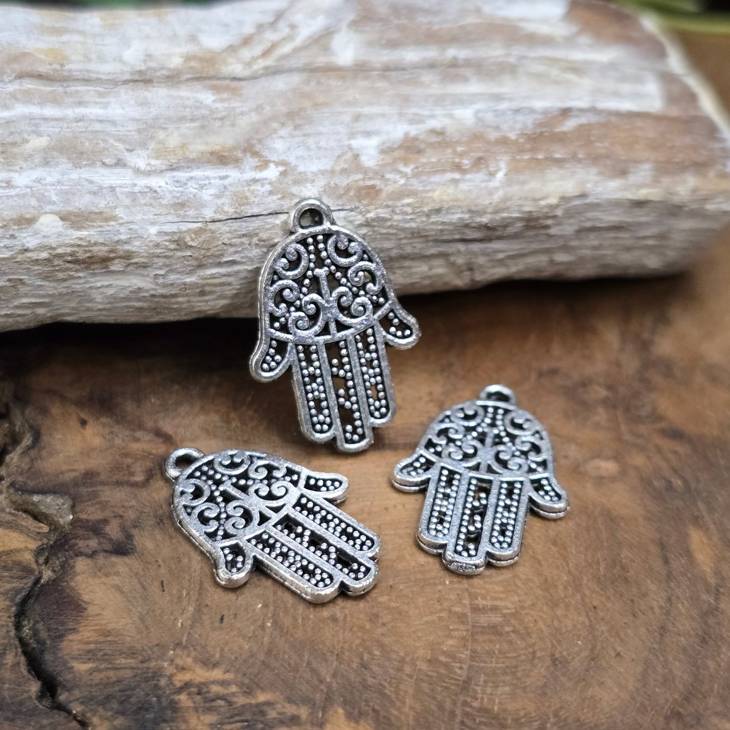 3 Hamsa Hand Anhänger (20mm) antik silber für Schutz, Glück & DIY Schmuck. Perfekt für Ketten, Armbänder, Ohrringe, Talismane und spirituelle Geschenke!