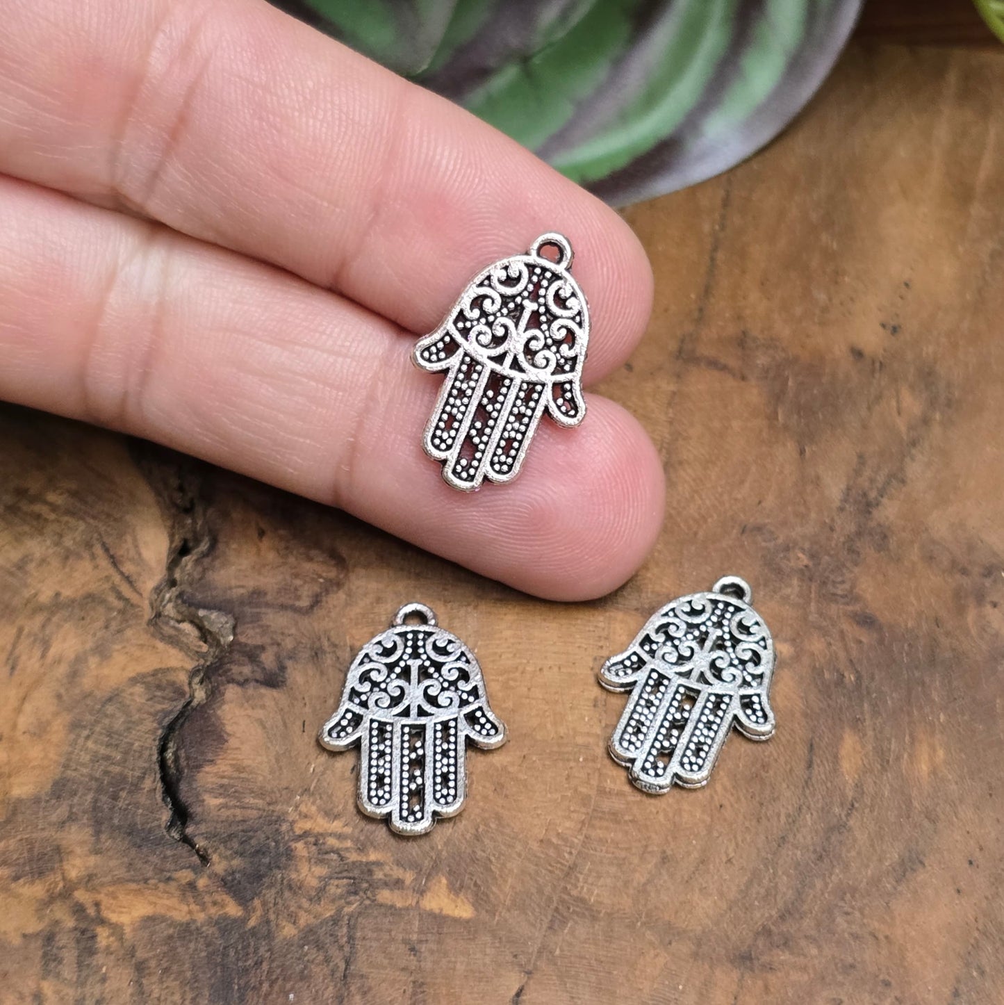 3 Hamsa Hand Anhänger (20mm) antik silber für Schutz, Glück & DIY Schmuck. Perfekt für Ketten, Armbänder, Ohrringe, Talismane und spirituelle Geschenke!