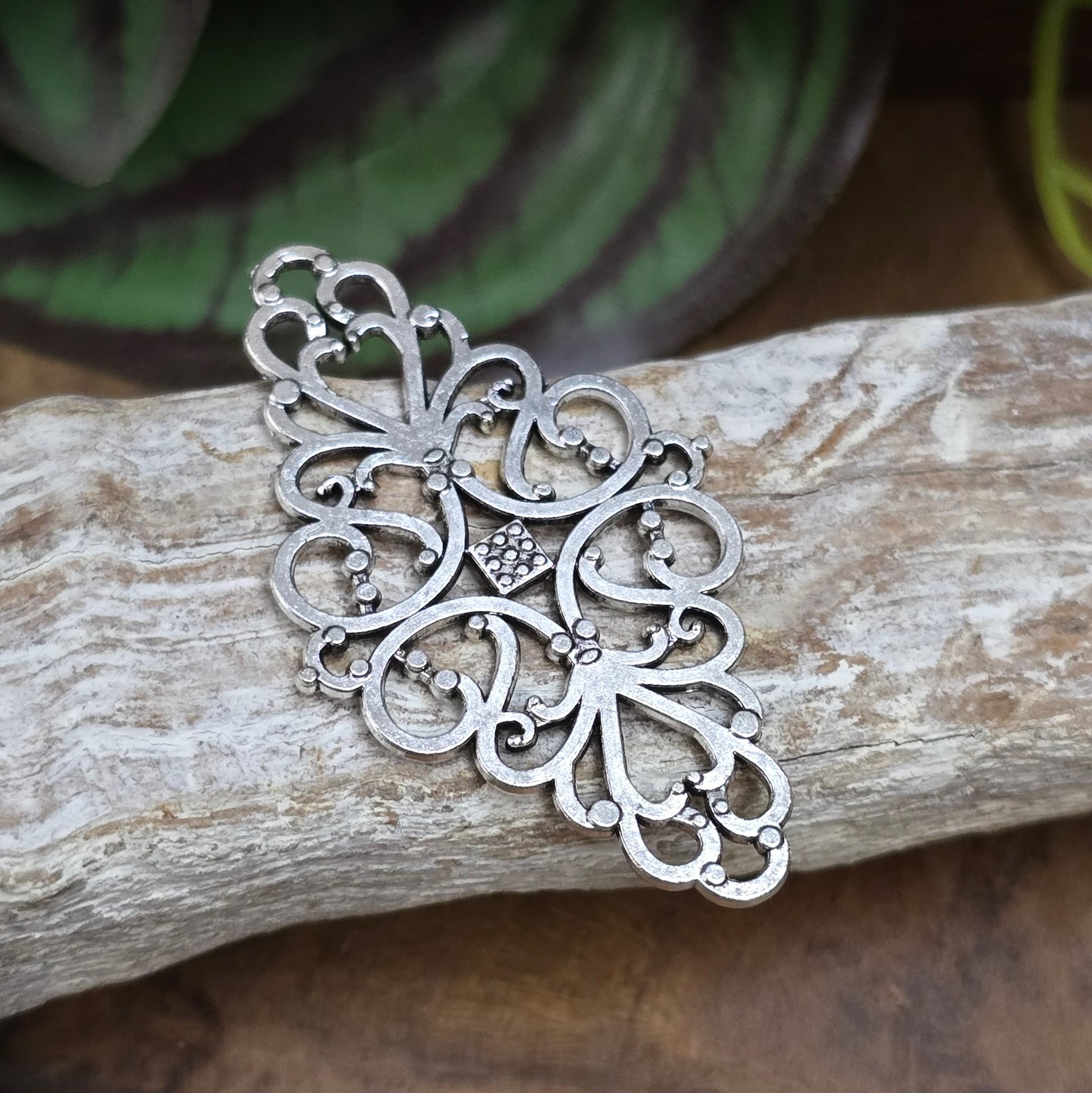 2 antiksilberfarbene Verbinder mit Vintage-Flair – 41 mm, perfekt für Schmuck, Choker, Deko & Accessoires. Mit Ösen, beidseitig verwendbar.
