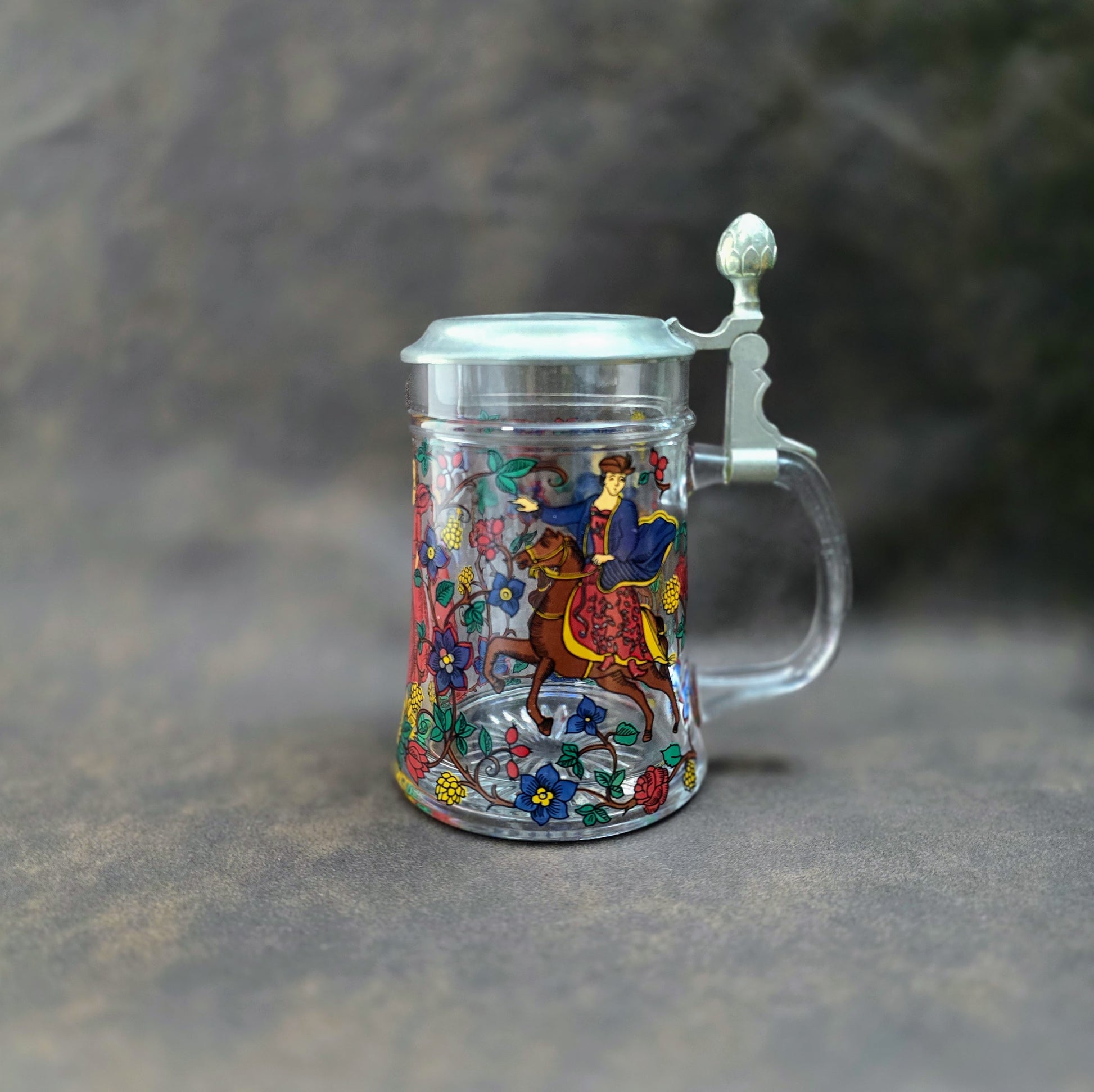 Original BMF Bierseidel aus Glas mit Zinndeckel & Dornröschen-Motiv. Vintage 1970er Jahre, 0,5L, mit Engel-Punze – in sehr gutem Zustand, perfekt für Sammler & Märchenfans.