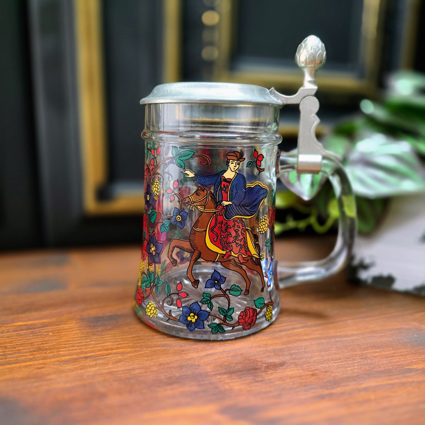 Original BMF Bierseidel aus Glas mit Zinndeckel & Dornröschen-Motiv. Vintage 1970er Jahre, 0,5L, mit Engel-Punze – in sehr gutem Zustand, perfekt für Sammler & Märchenfans.