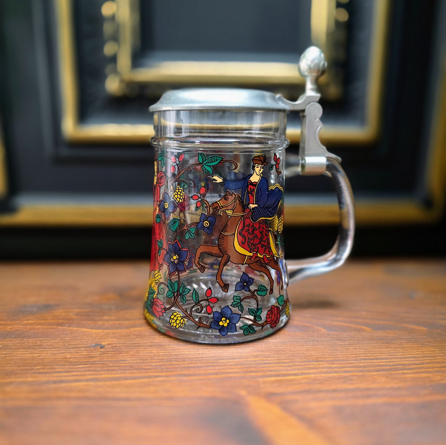 Original BMF Bierseidel aus Glas mit Zinndeckel & Dornröschen-Motiv. Vintage 1970er Jahre, 0,5L, mit Engel-Punze – in sehr gutem Zustand, perfekt für Sammler & Märchenfans.