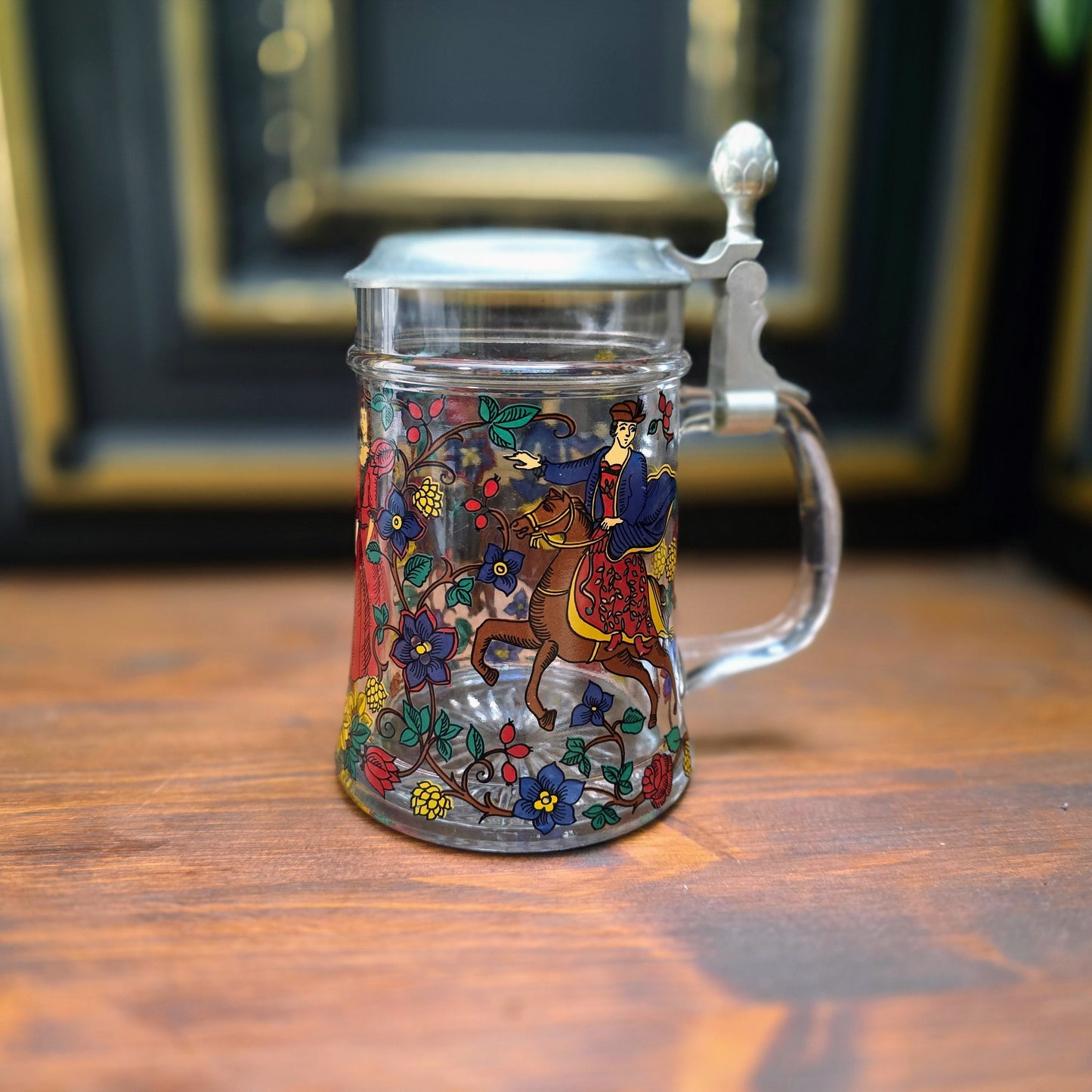 Original BMF Bierseidel aus Glas mit Zinndeckel & Dornröschen-Motiv. Vintage 1970er Jahre, 0,5L, mit Engel-Punze – in sehr gutem Zustand, perfekt für Sammler & Märchenfans.