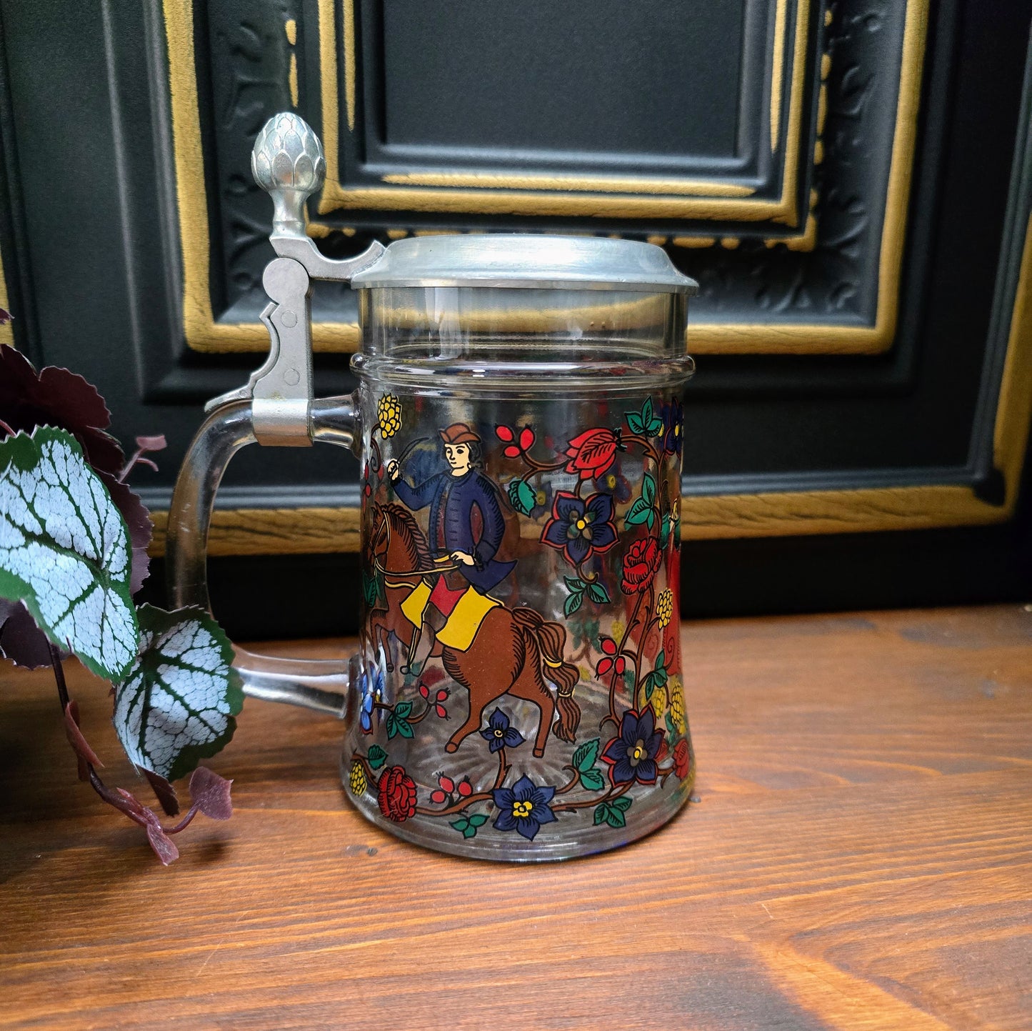 Original BMF Bierseidel aus Glas mit Zinndeckel & Dornröschen-Motiv. Vintage 1970er Jahre, 0,5L, mit Engel-Punze – in sehr gutem Zustand, perfekt für Sammler & Märchenfans.