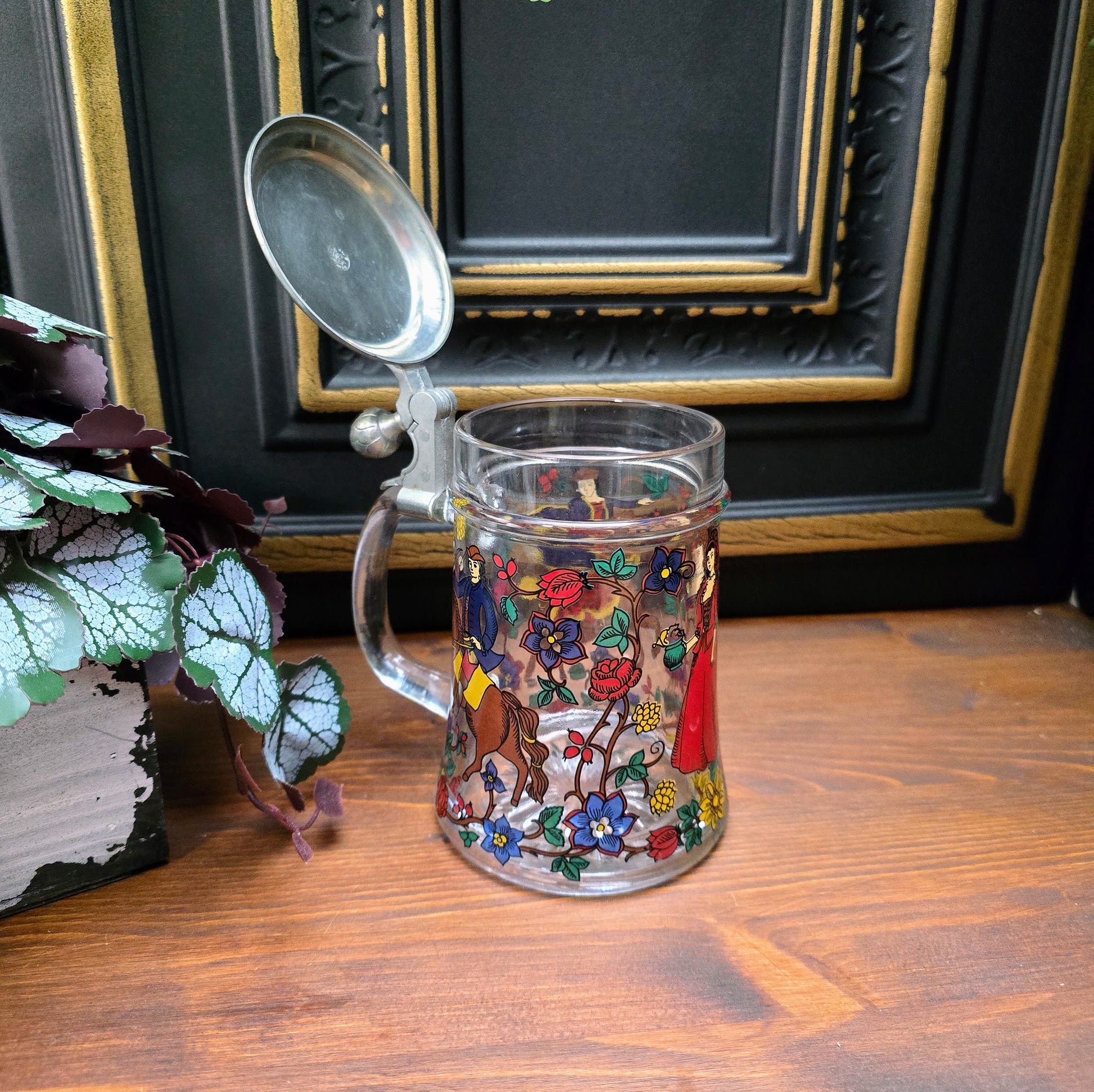 Original BMF Bierseidel aus Glas mit Zinndeckel & Dornröschen-Motiv. Vintage 1970er Jahre, 0,5L, mit Engel-Punze – in sehr gutem Zustand, perfekt für Sammler & Märchenfans.