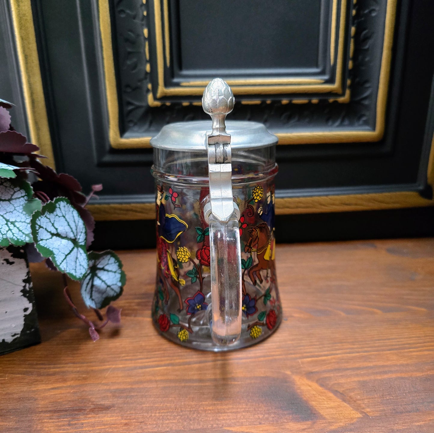 Original BMF Bierseidel aus Glas mit Zinndeckel & Dornröschen-Motiv. Vintage 1970er Jahre, 0,5L, mit Engel-Punze – in sehr gutem Zustand, perfekt für Sammler & Märchenfans.