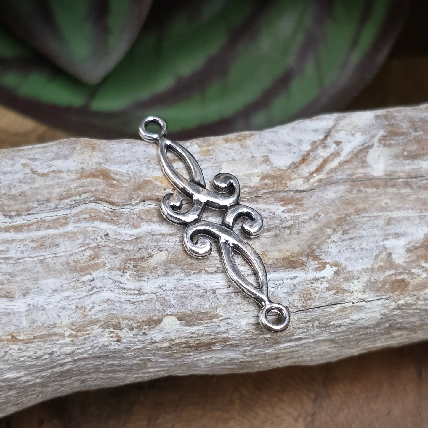 4 filigrane Schmuckverbinder in Antik Silber, 29 mm – ideal für Ketten, Elfen- & LARP-Schmuck. Leicht & stilvoll für kreative DIY-Projekte.