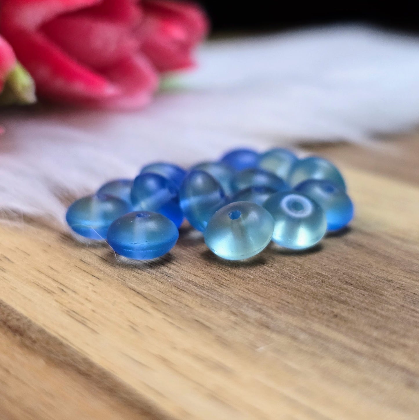 15 hochwertige Ufo-Perlen aus böhmischem Glas in changierendem Lagunenblau-Grün – ideal für DIY-Ketten, Armbänder und Ohrringe. Maße: 7,4 x 4,2 mm – handmade look!