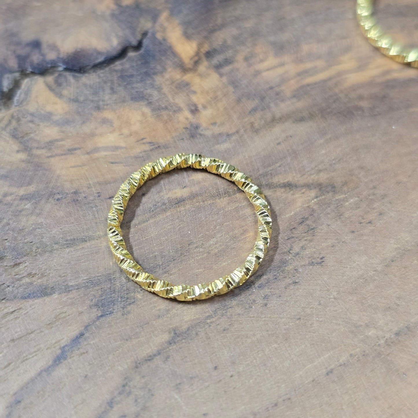 4 goldfarbene, diamantierte Verbindungsringe 20 mm, geschlossen, für Schmuckdesign, Ketten, Ohrringe und kreative Projekte.