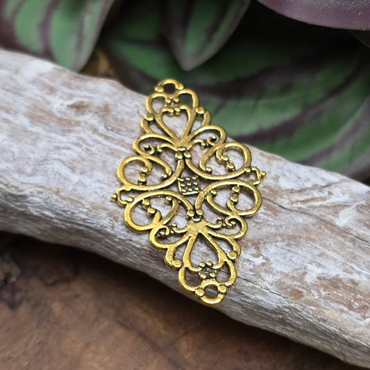 2 nostalgische Verbinder im Vintage-Stil – 41 mm, antik goldfarben – ideal für Schmuck, Deko & Accessoires. Beidseitig verwendbar, mit Ösen.