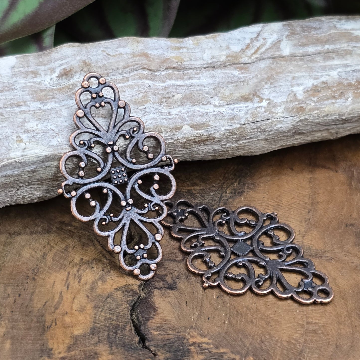2 nostalgische Verbinder im Vintage-Stil – antik kupferfarben, 41 mm – beidseitig nutzbar, ideal für Schmuck oder Deko.