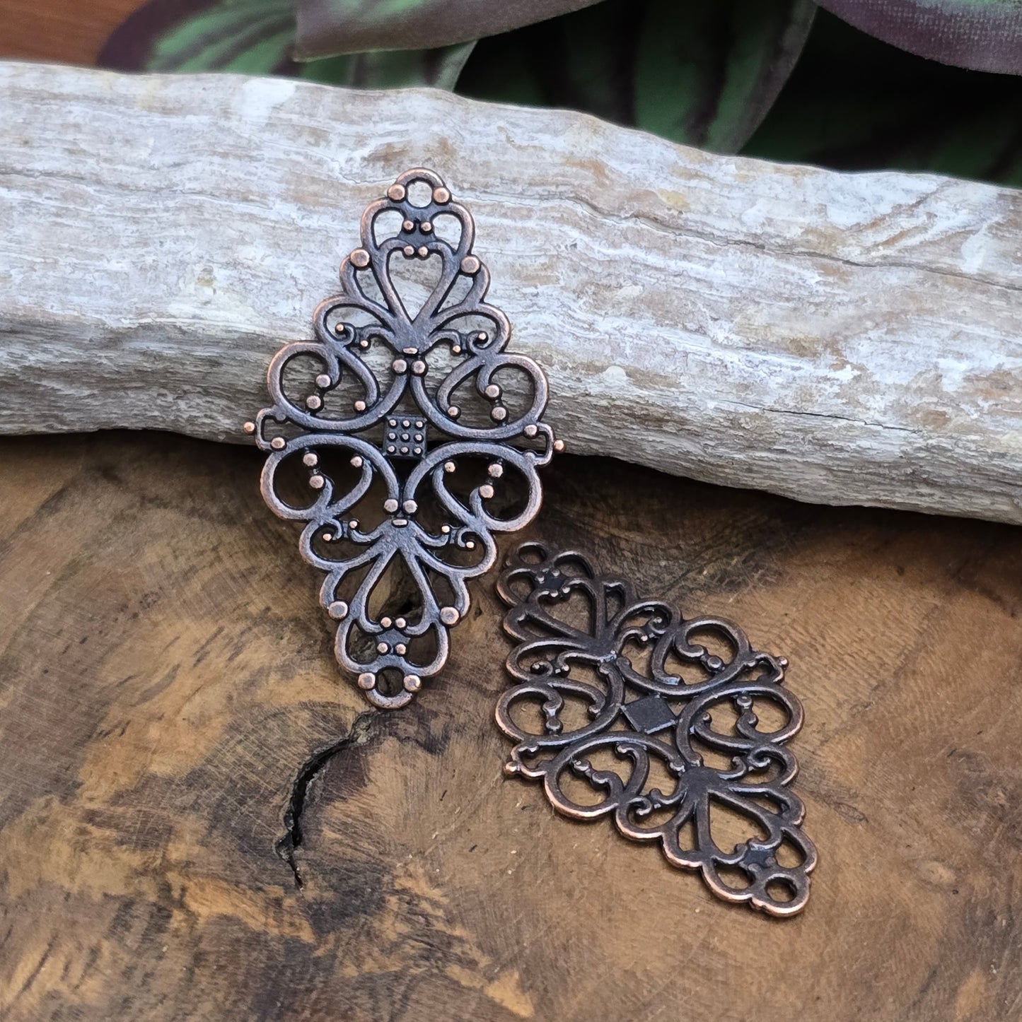 2 nostalgische Verbinder im Vintage-Stil – antik kupferfarben, 41 mm – beidseitig nutzbar, ideal für Schmuck oder Deko.