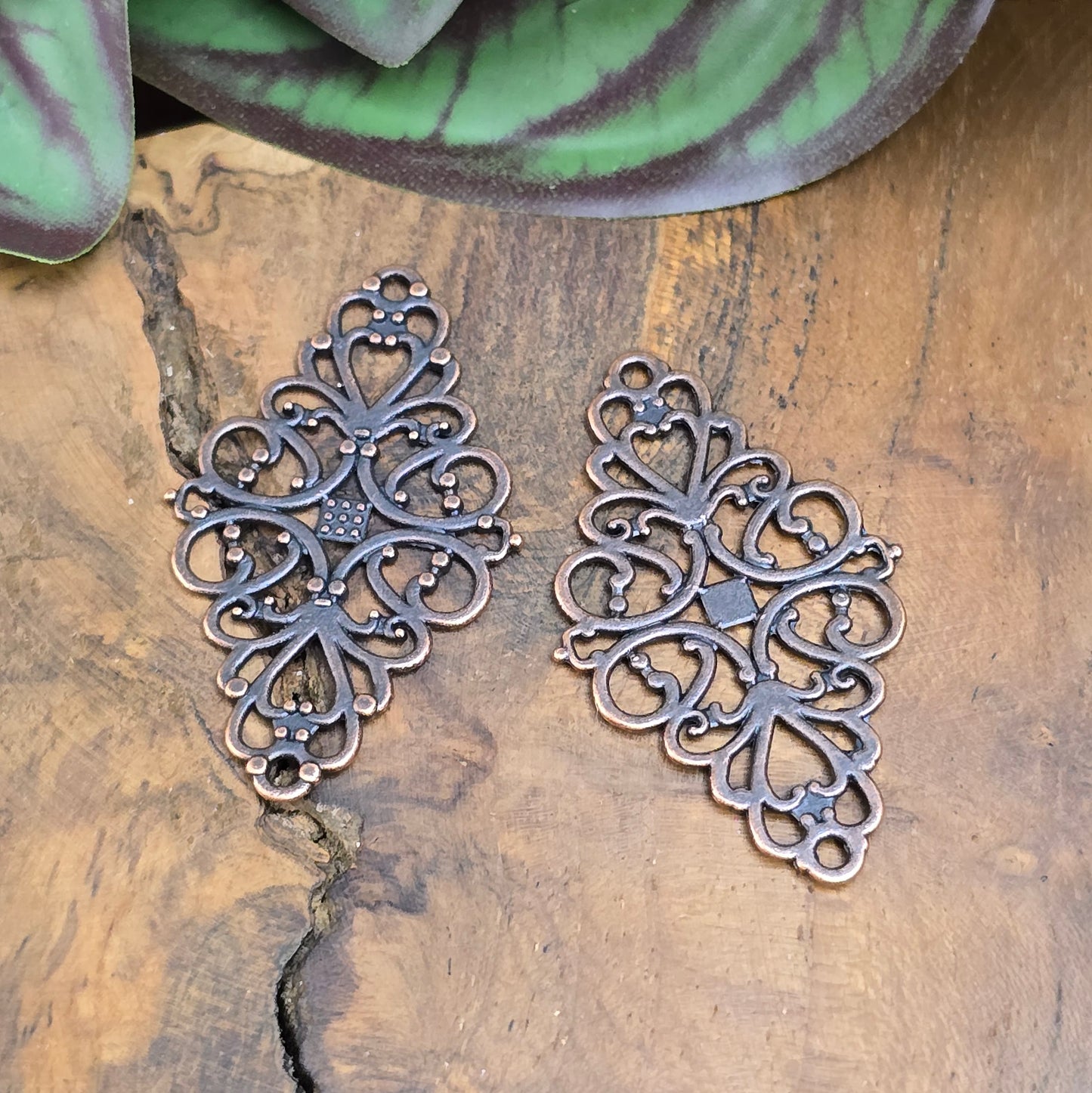2 nostalgische Verbinder im Vintage-Stil – antik kupferfarben, 41 mm – beidseitig nutzbar, ideal für Schmuck oder Deko.