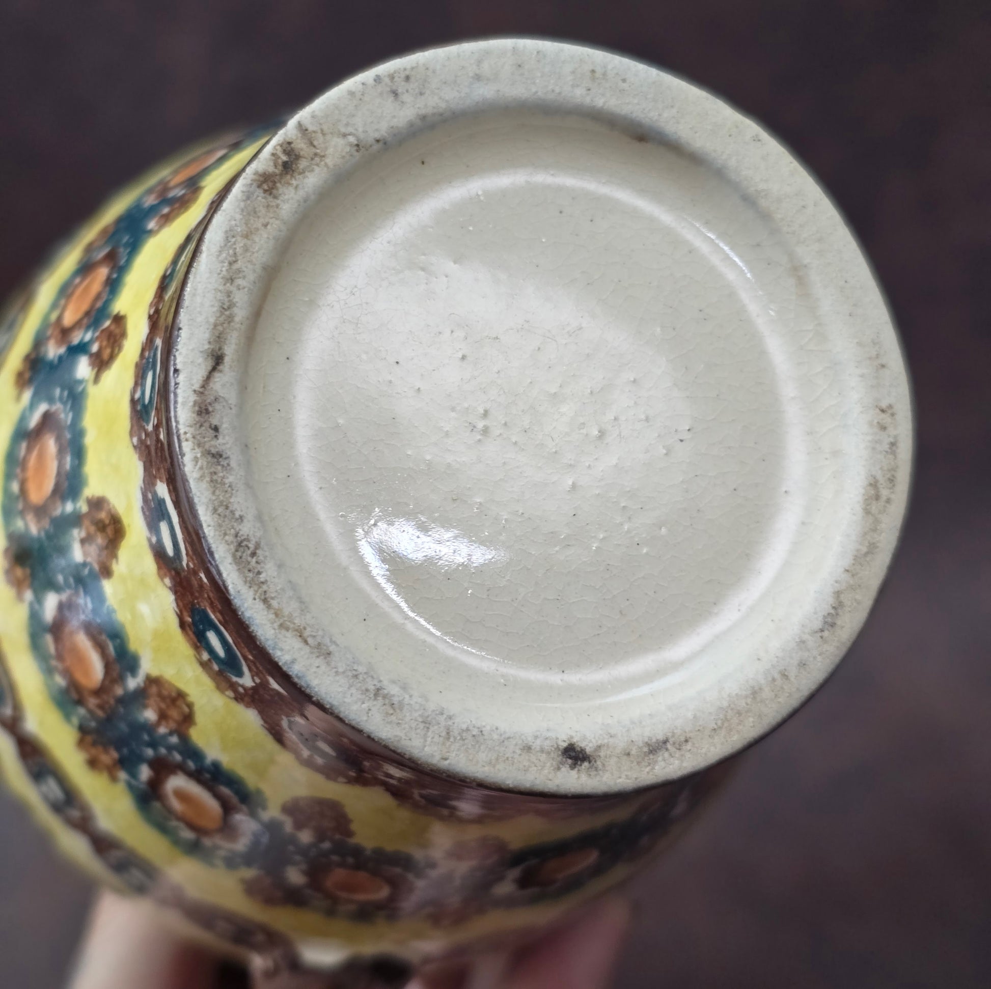 Handbemalter Bunzlauer Vintage Krug aus den 1970er Jahren in Gelb, Blau und Braun, perfekt als Deko, Sammlerstück oder Geschenk.