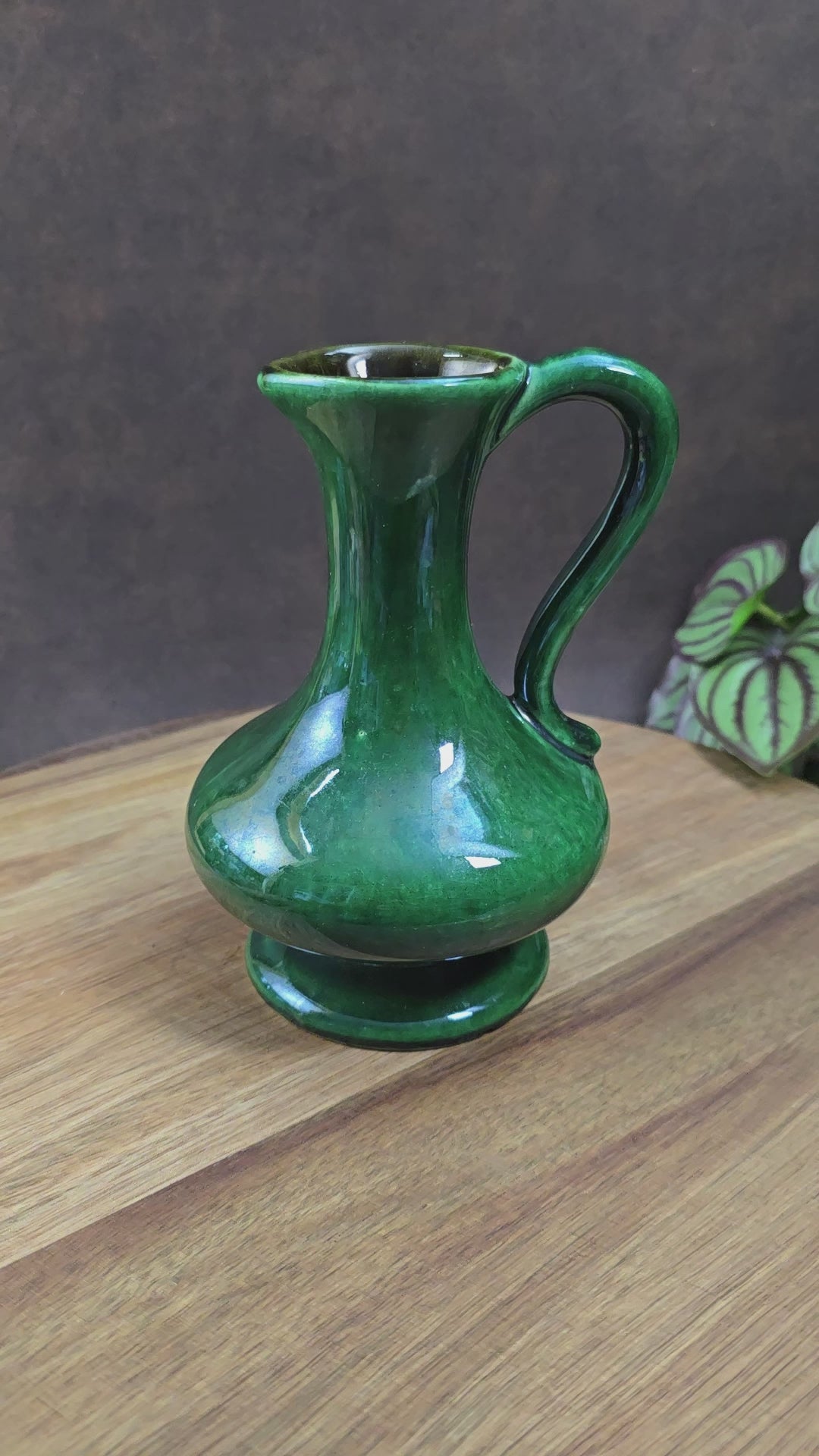 Smaragdgrüner Vintage-Krug von Bay Keramik (1970er). Schön als Vase, Krug oder Sammlerstück. Kleine Makel, viel Charme!