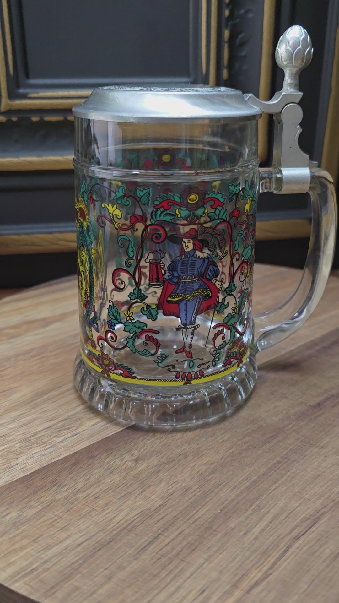 Original BMF Bierseidel mit Löwen-Wappen & Zinndeckel. 0,5L Glaskrug aus den 1970er/80er Jahren – schwer, robust, mit Engel-Punze – perfekter Vintagekrug für Sammler & Bierliebhaber.