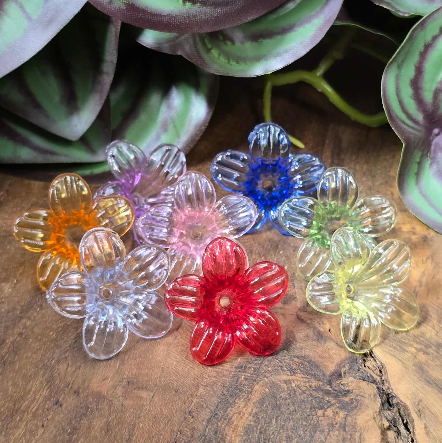 12 transparente Blumenperlen aus Acryl (25mm) – mattiert und perfekt für Schmuck, Deko & Streuelemente.