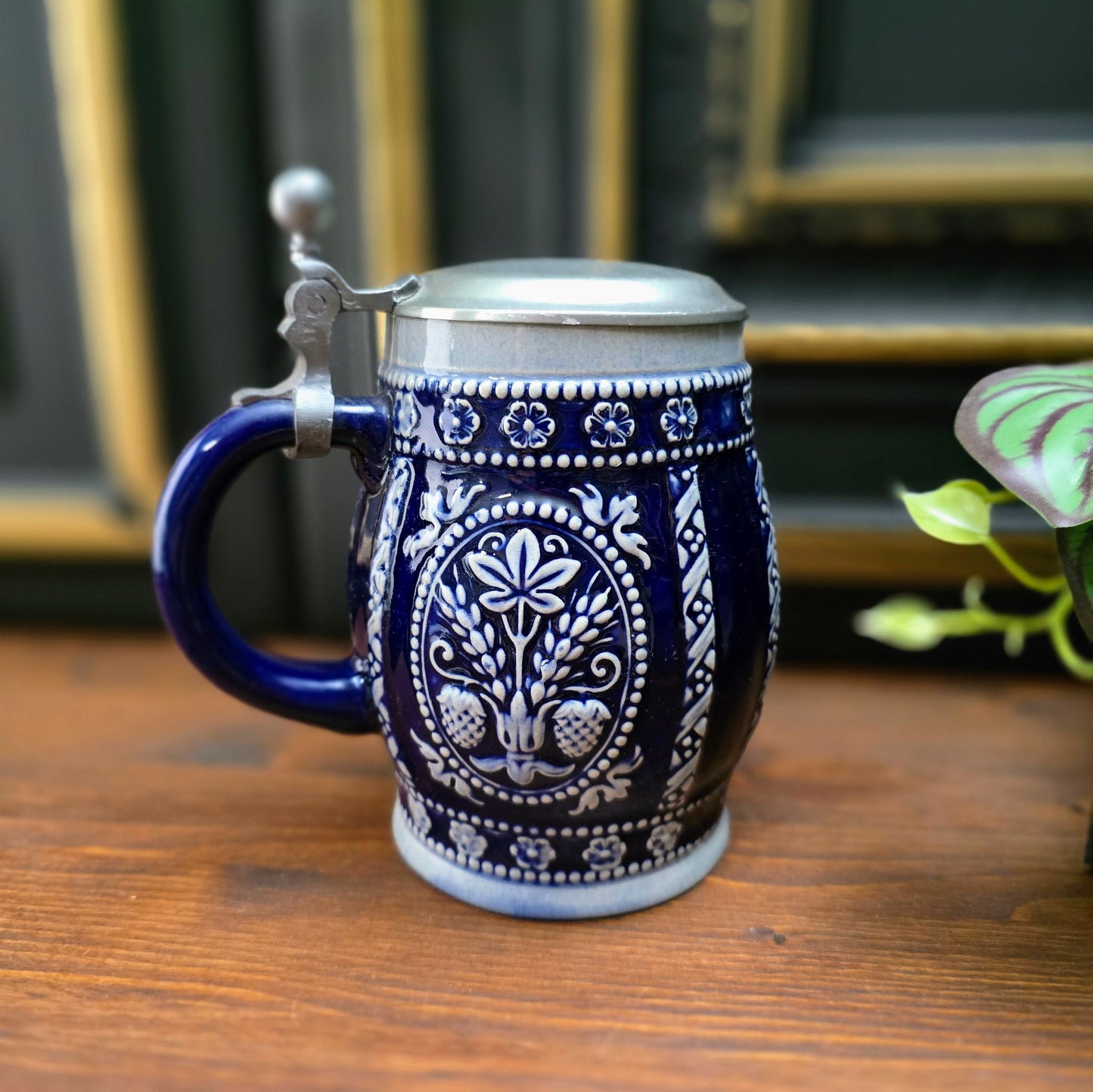 Vintage Bierkrug (0,5L) von Marzi & Remy mit Zinndeckel & Salzglasur – Hopfenmotiv – 70er/80er Jahre – West Germany