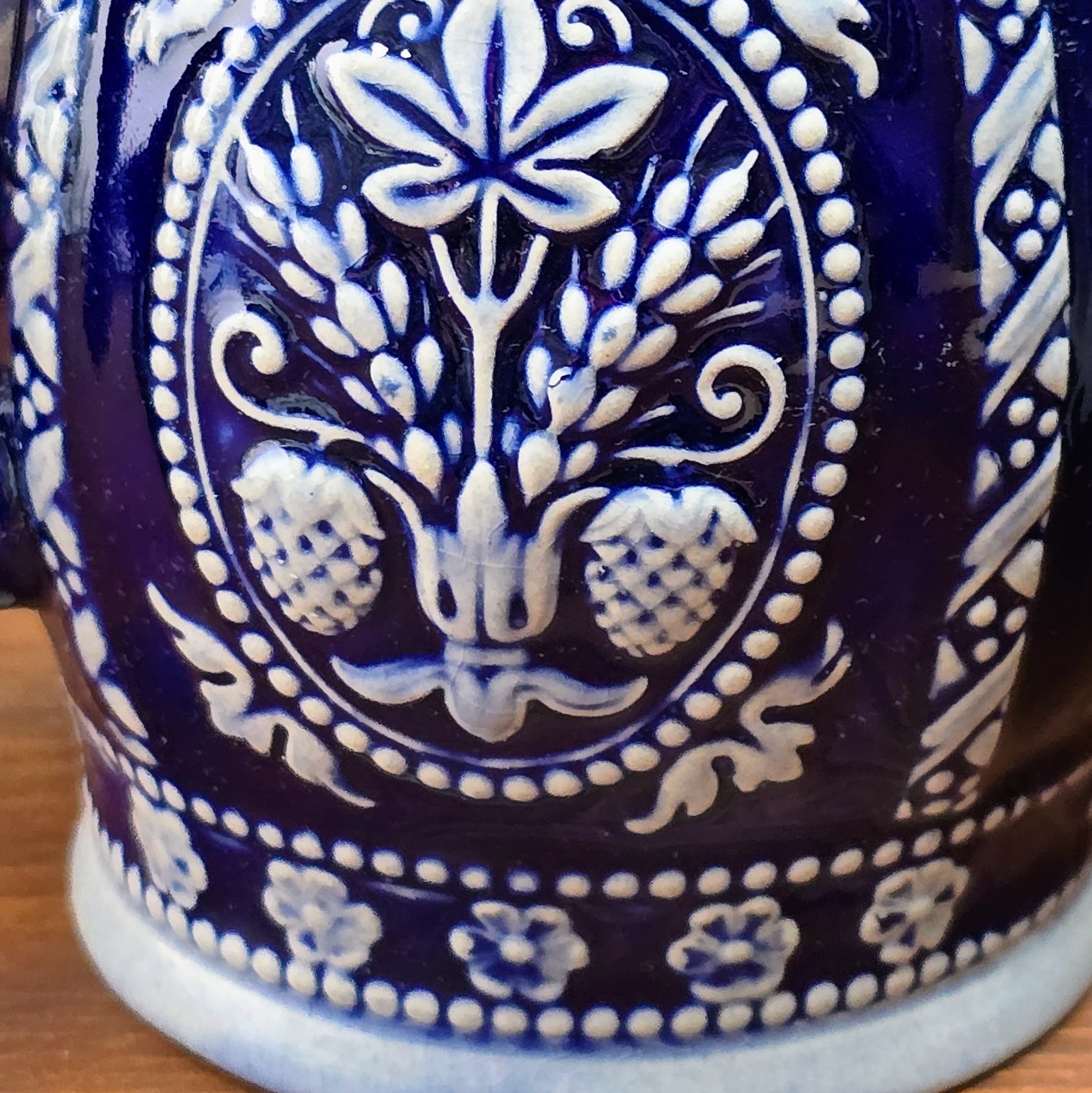 Vintage Bierkrug (0,5L) von Marzi & Remy mit Zinndeckel & Salzglasur – Hopfenmotiv – 70er/80er Jahre – West Germany