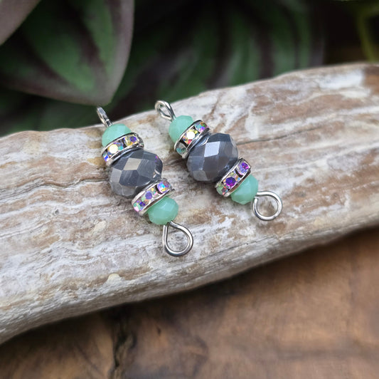2 handgefertigte Verbinder – Mint & Grau mit Kristallglas & Strass – 24x8mm – Perfekt für elegante DIY-Ketten, Armbänder & mehr im Vintage-Look.
