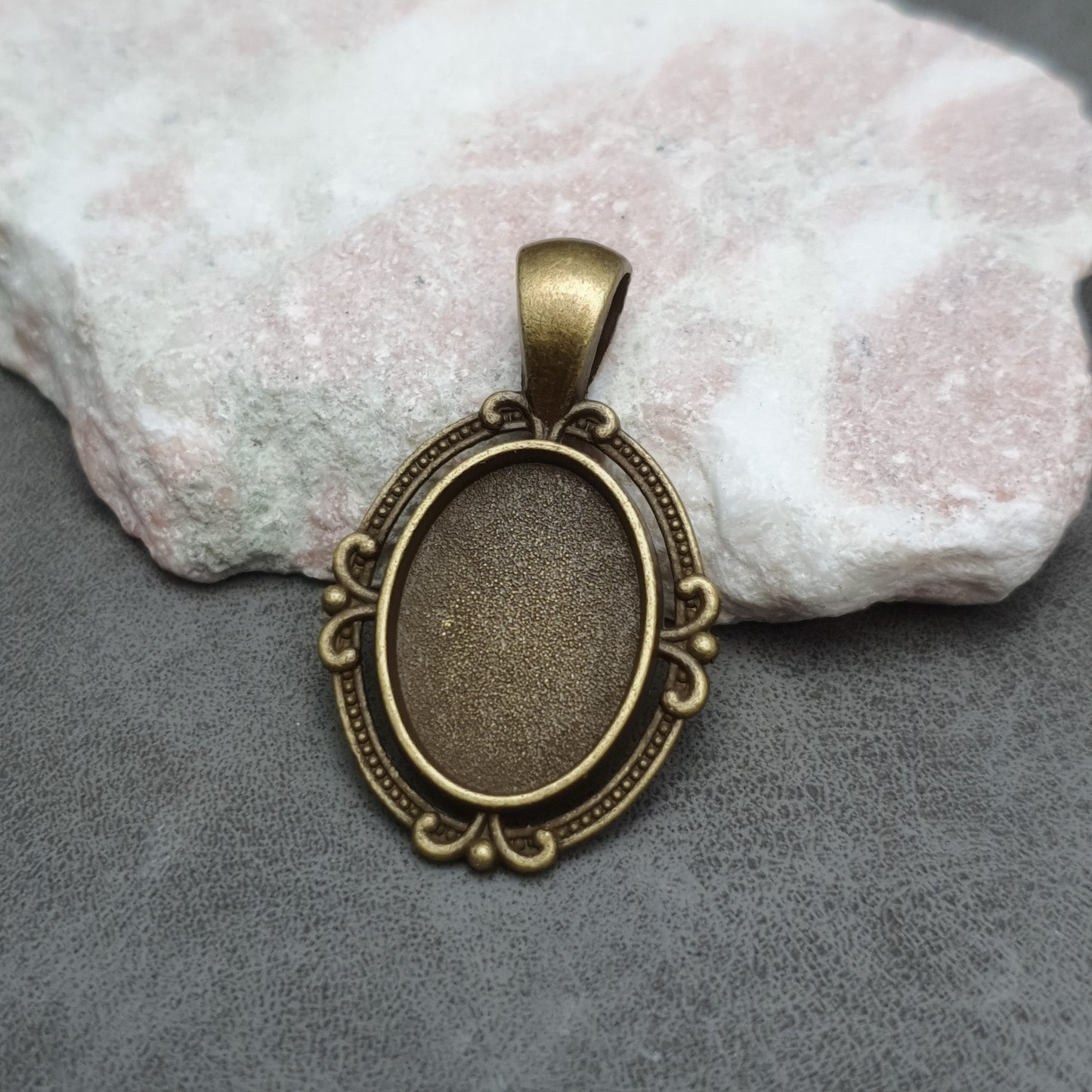 2 Anhänger, Cabochonschmuck, mit Klebefläche, Oval (13x18), Vintage, Shabby, antik bronzefarbig, 34mm