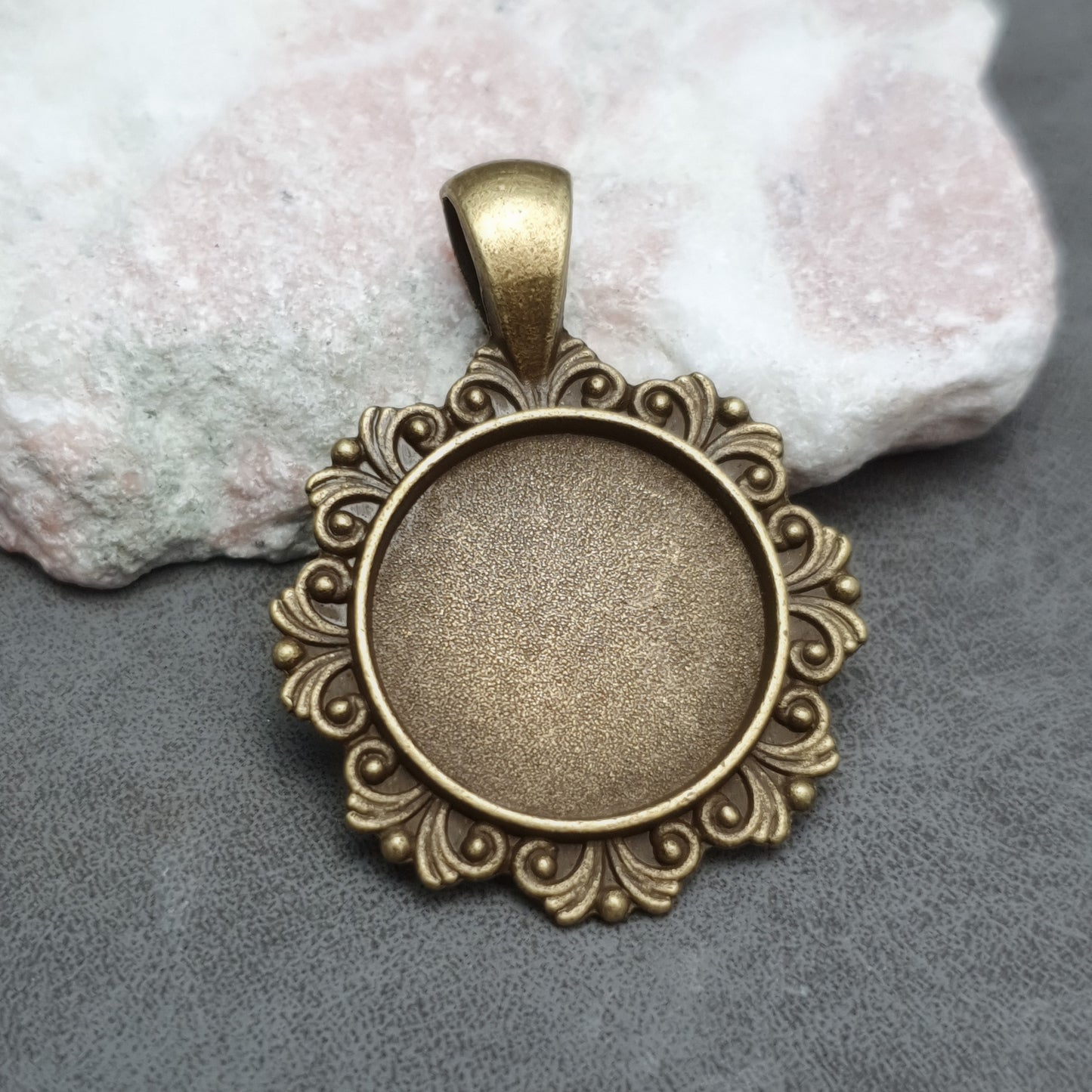 2 Anhänger, Cabochonschmuck, mit Klebefläche, Rund (18mm), Vintage, Shabby, antik bronzefarbig, 36mm