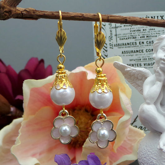 Ohrhänger mit rosa Blümchen, vergoldet