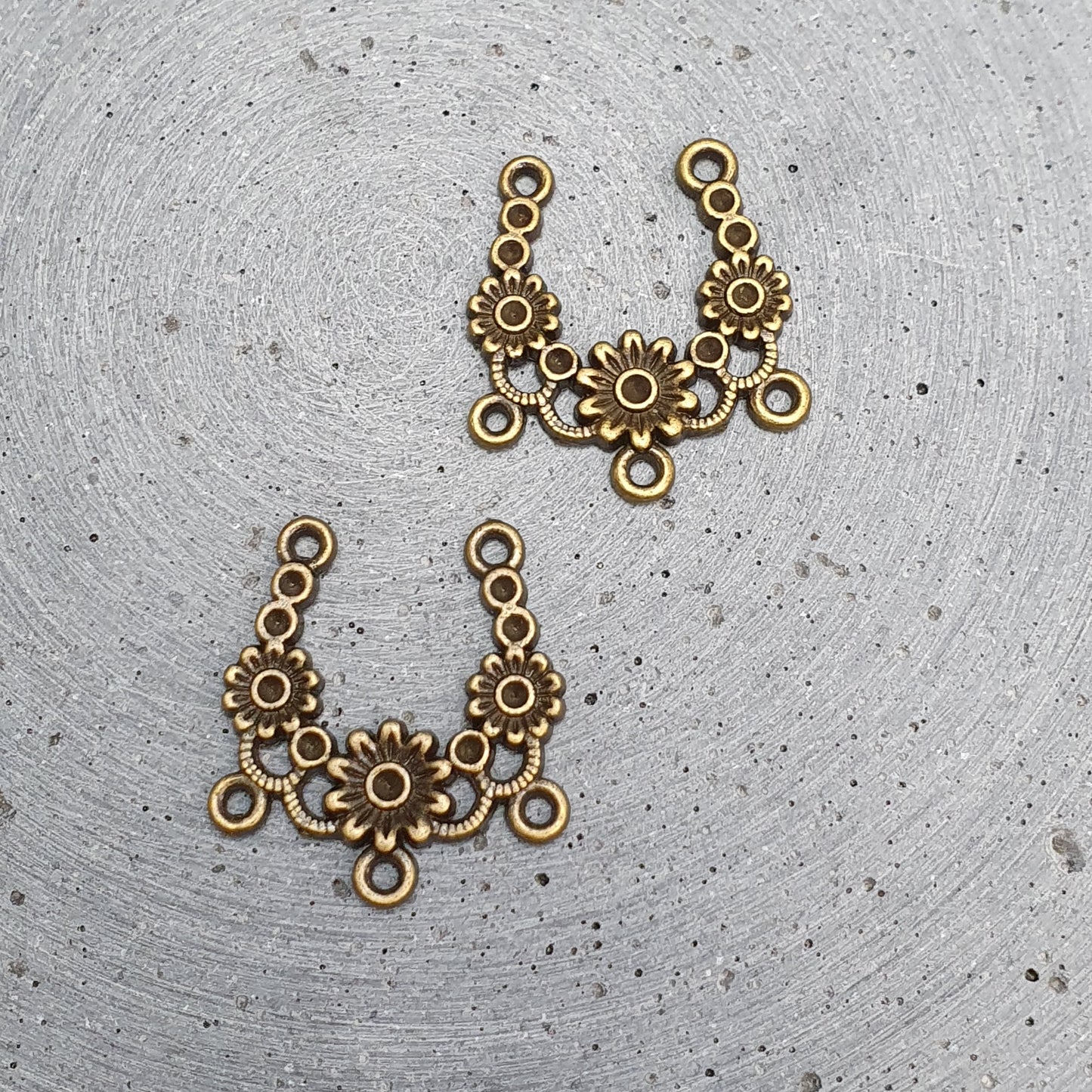 2 Verbinder Kettenelemente, 25x23mm antik bronzefarbig