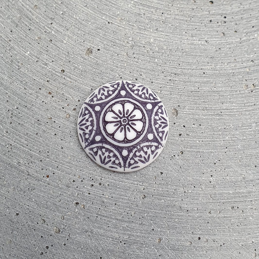 Cabochon aus Resin 18mm weiß/grau