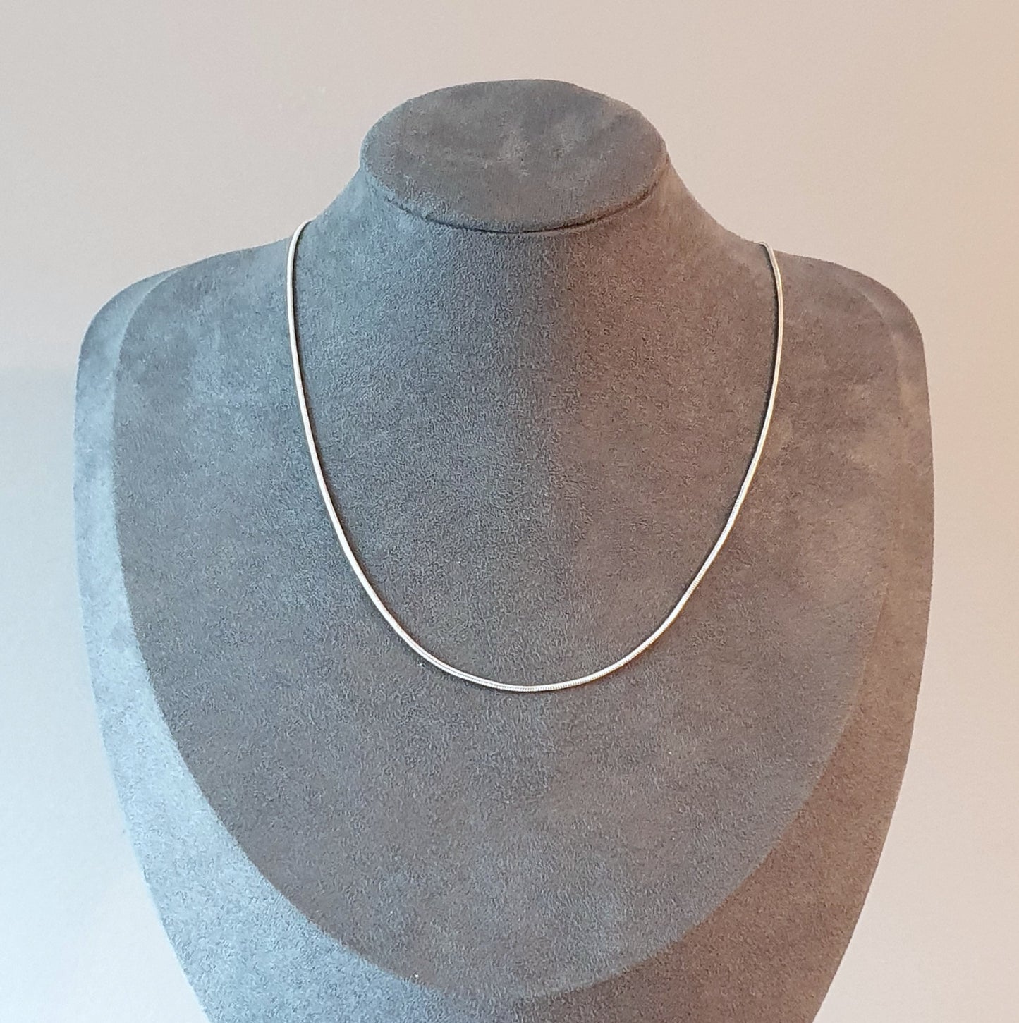 Schlangenkette mit Karabinerverschluß, 45cm, 1,1mm, altsilber