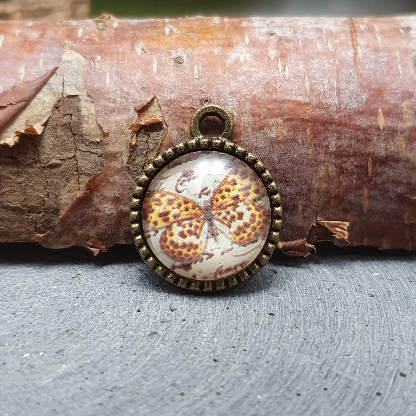 Anhänger mit Motivcabochon, 20mm, antik bronzefarbig