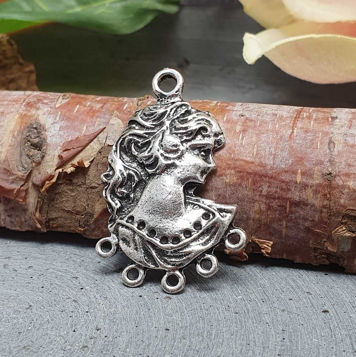 2 Verbinder, Frauenkopf, antik silberfarbig, Ohrschmuck
