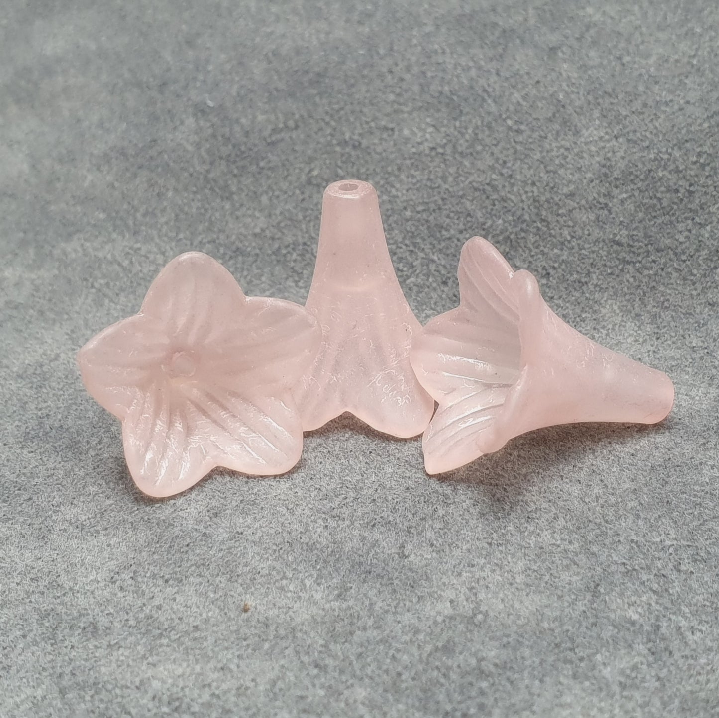 6 Acrylperlen, Große Blüten, 24mm, Kelche, Gefrostet, verschiedene Farben