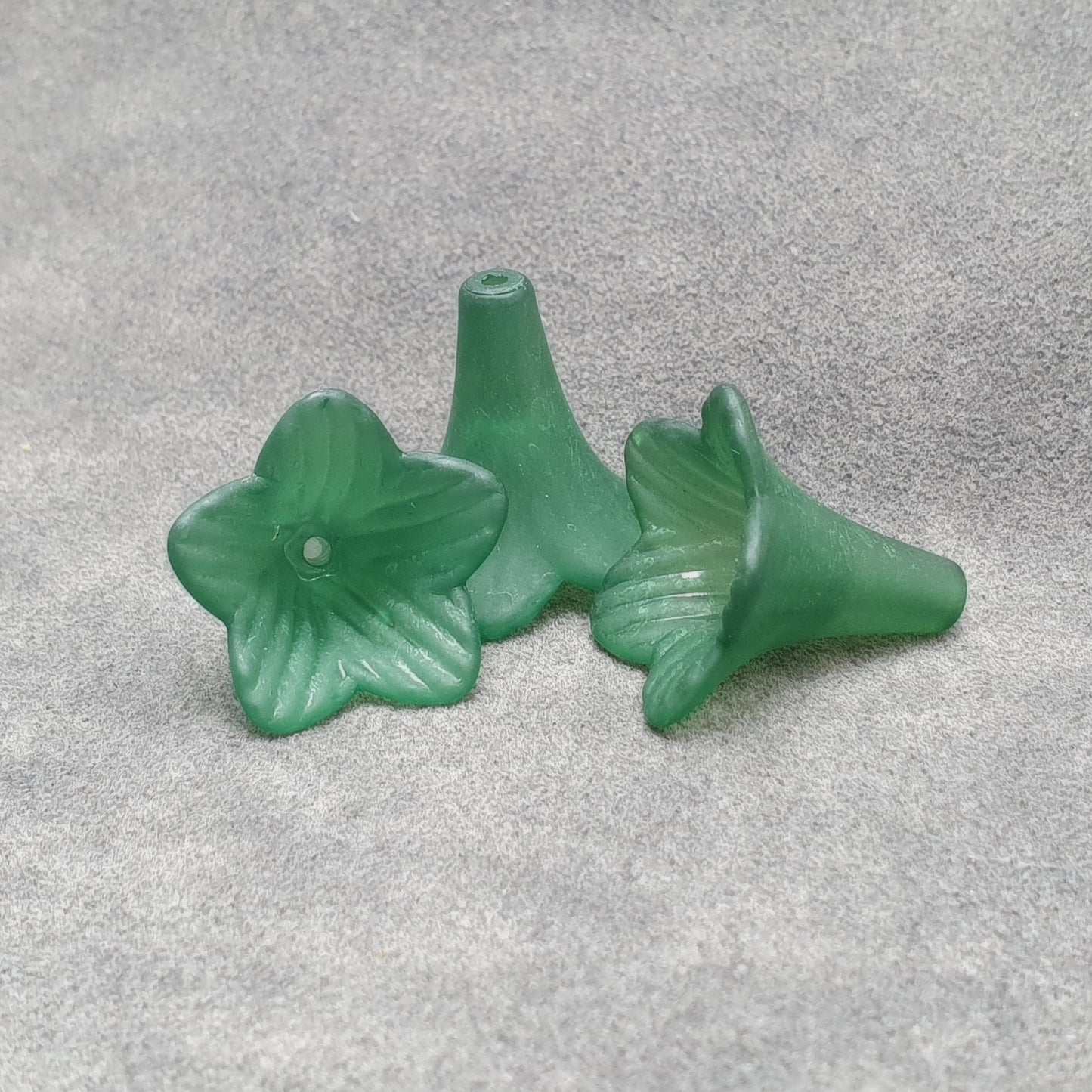 6 Acrylperlen, Große Blüten, 24mm, Kelche, Gefrostet, verschiedene Farben