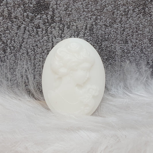 2 Cabochons, Resin, oval, Cremeweiß, Kamee, Gemme, 22 x 30mm