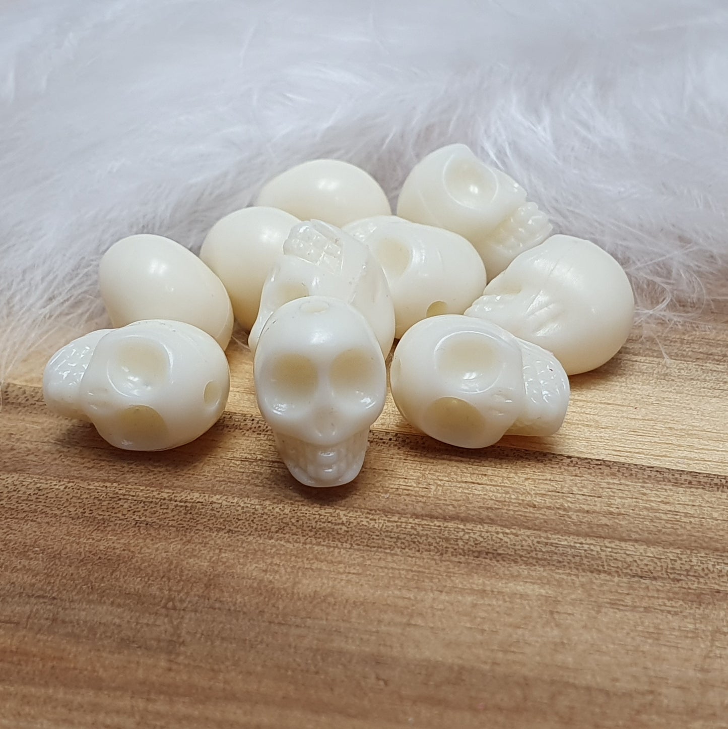 10 Perlen, Totenkopf, Skull, 12mm, opak, Acryl, verschiedene Farben