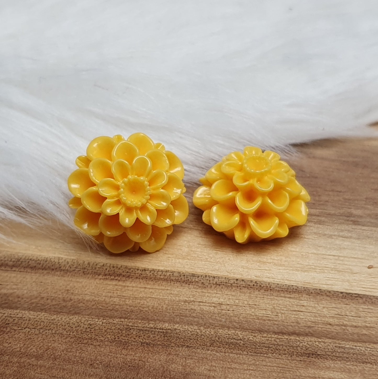 2 Cabochon, Dahlie Blüte, 20mm, Sonnen Gelb, Resin, Schmuck Basteln