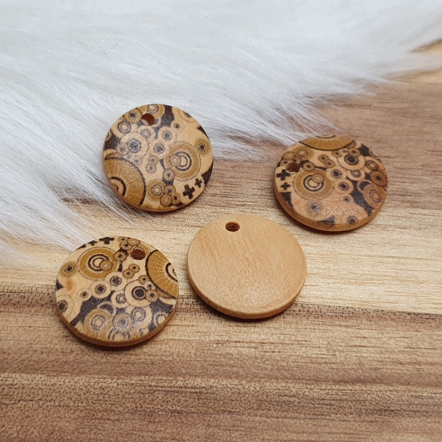 10 Anhänger aus Holz, Retro Style, 15mm, Kreativbedarf