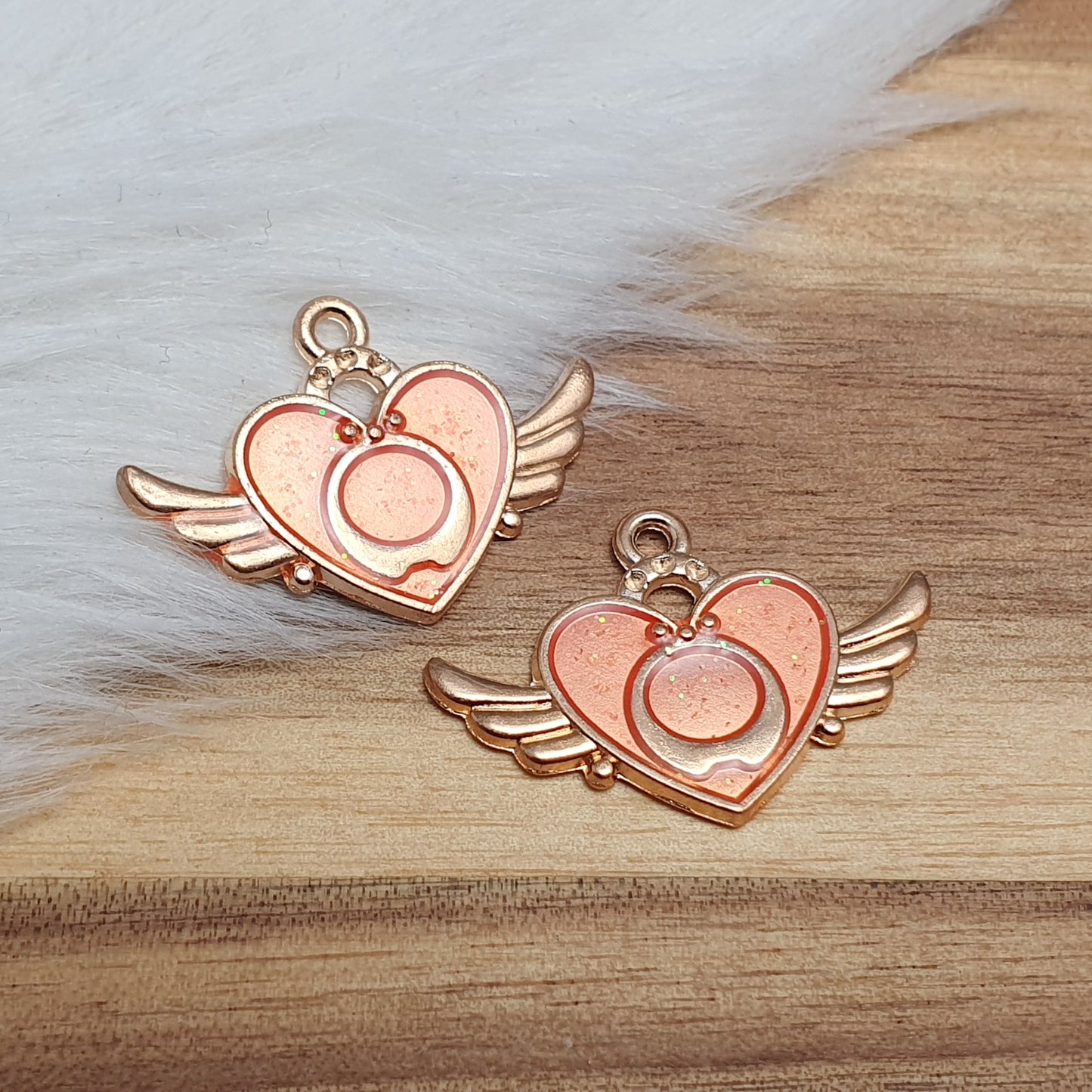 2 Anhänger, Herz mit Flügel, 20x30mm, vergoldet, Schmuck DIY