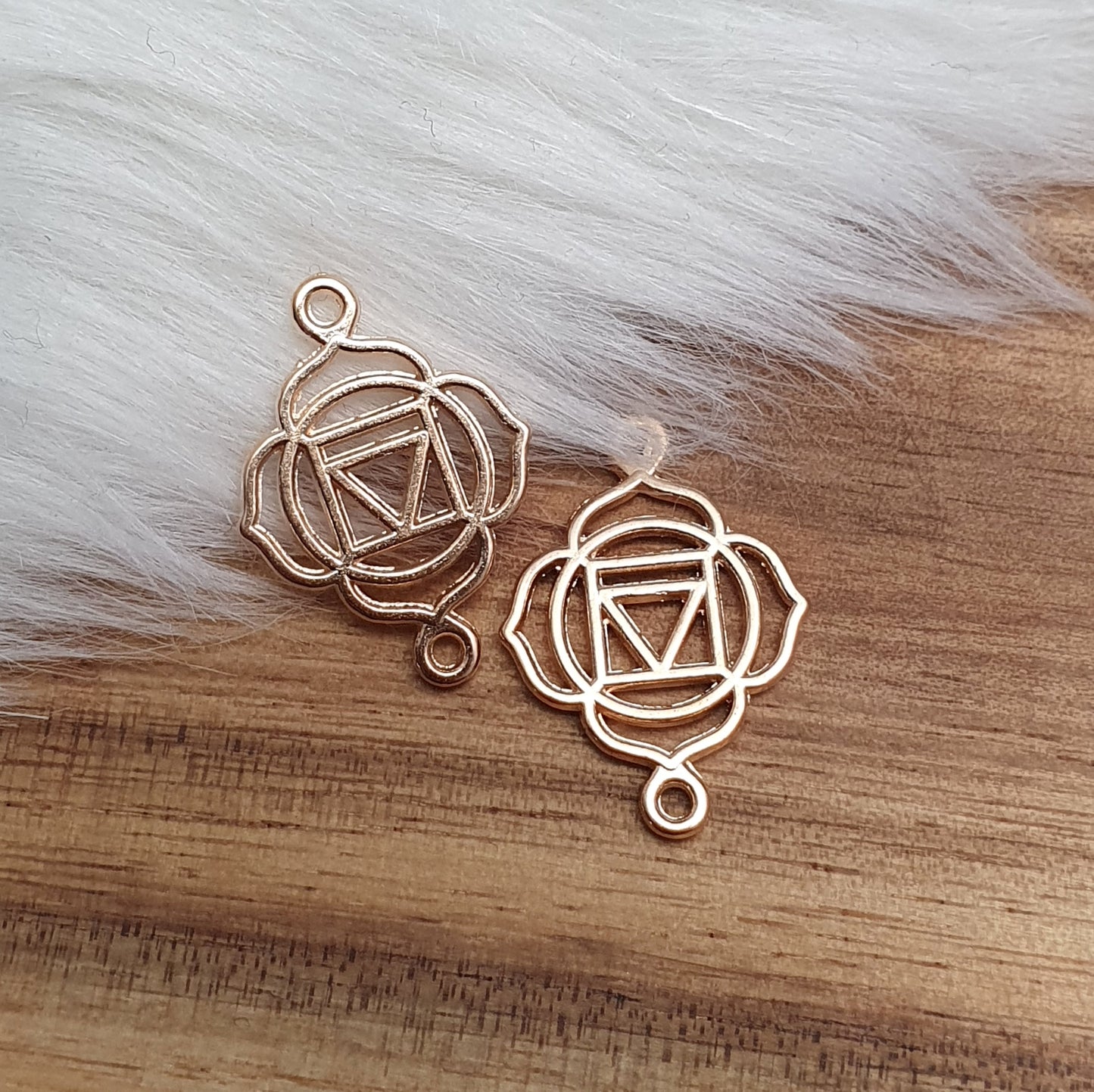 2 Verbinder, Chakra Muladhara, 20x15mm, KC vergoldet