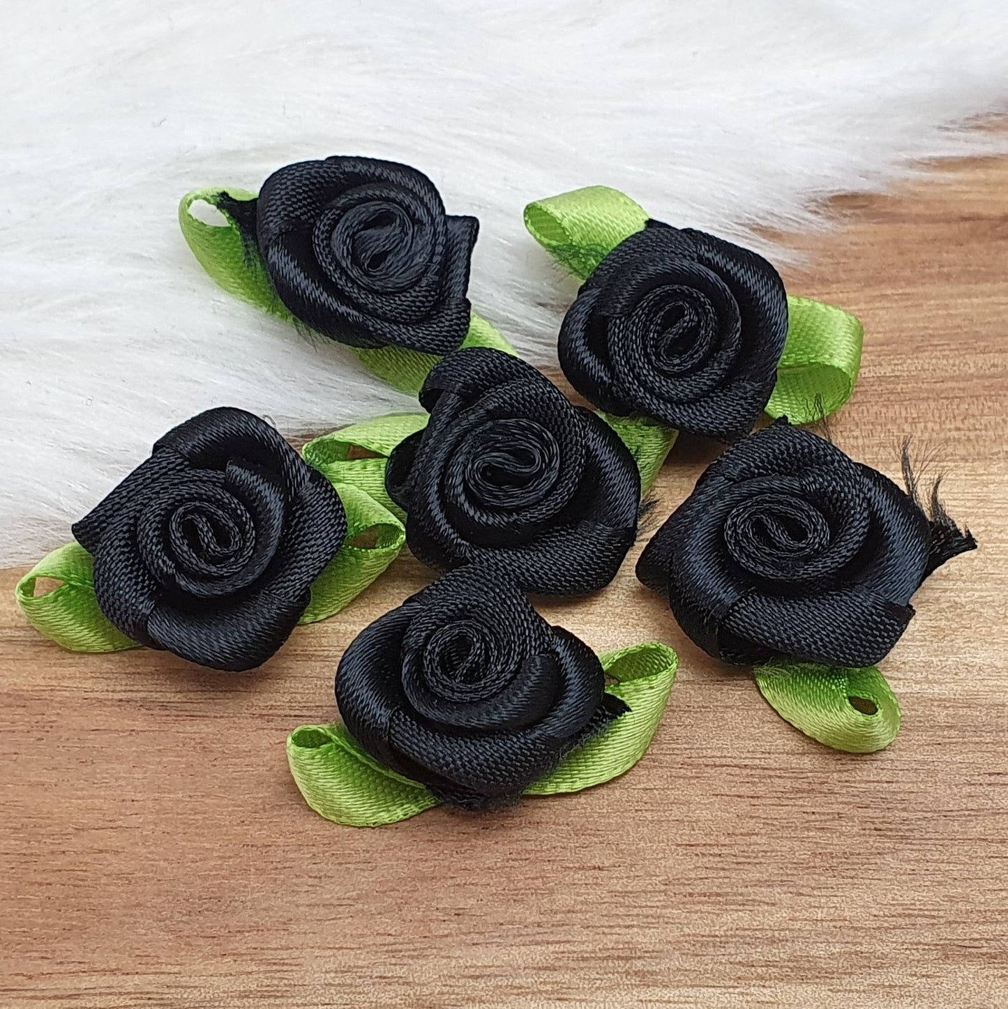 6 Satinrosen, 20mm, Schwarz, Satinröschen, Applikation, Deko, Kreativbedarf